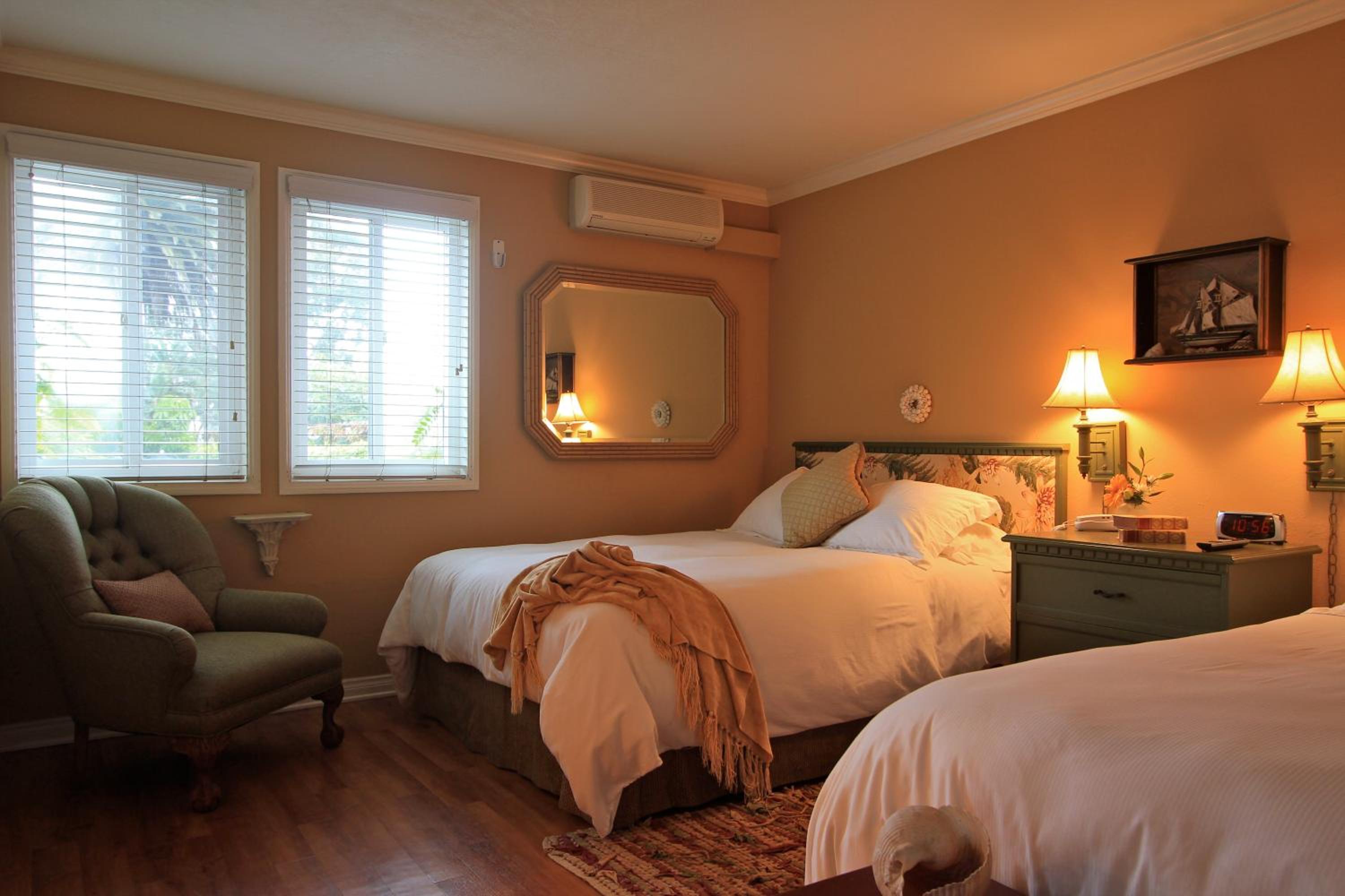 Double Room with Two Double Beds - Photo 6