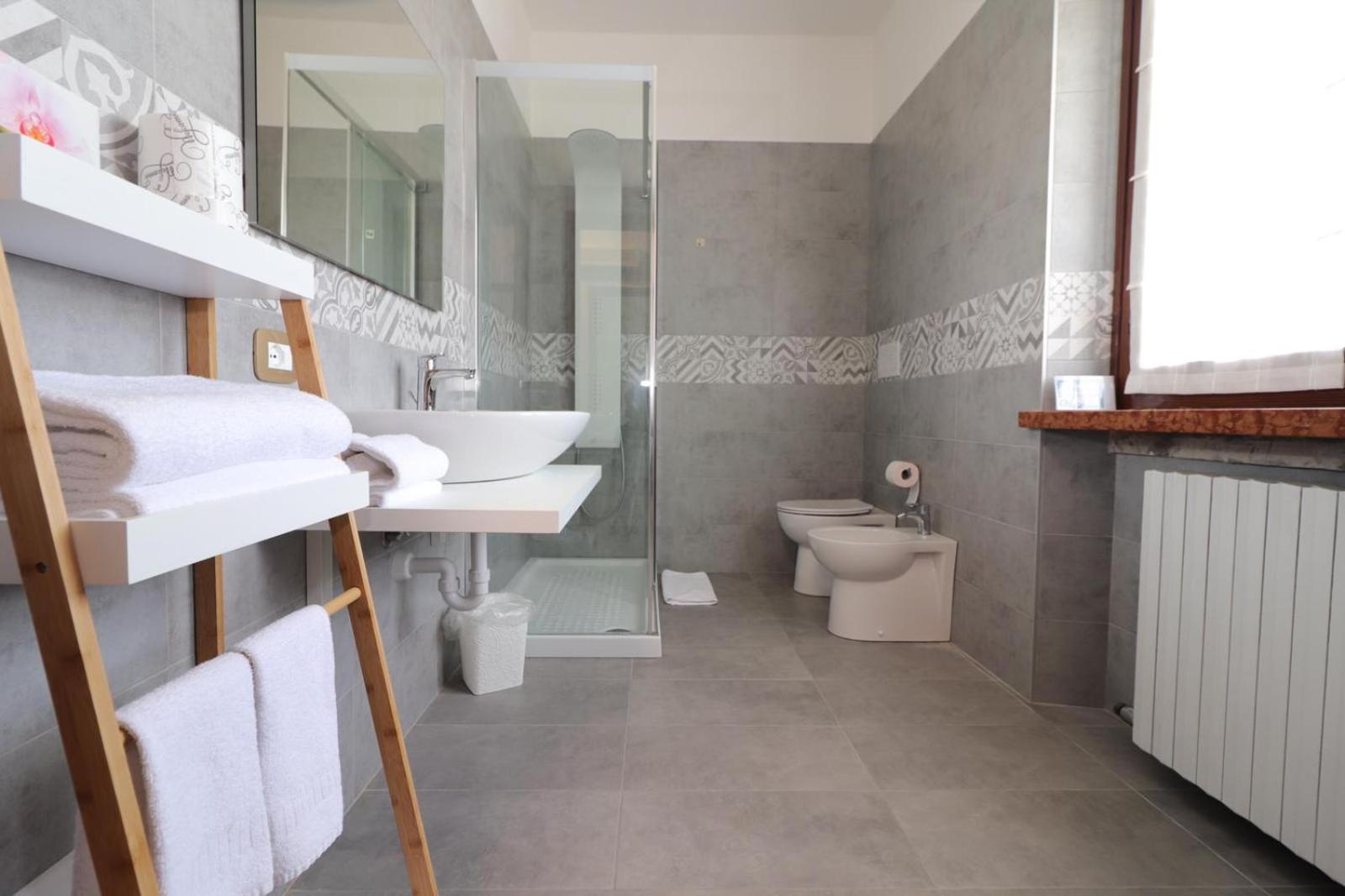 Family Room with Private Bathroom - Photo 6