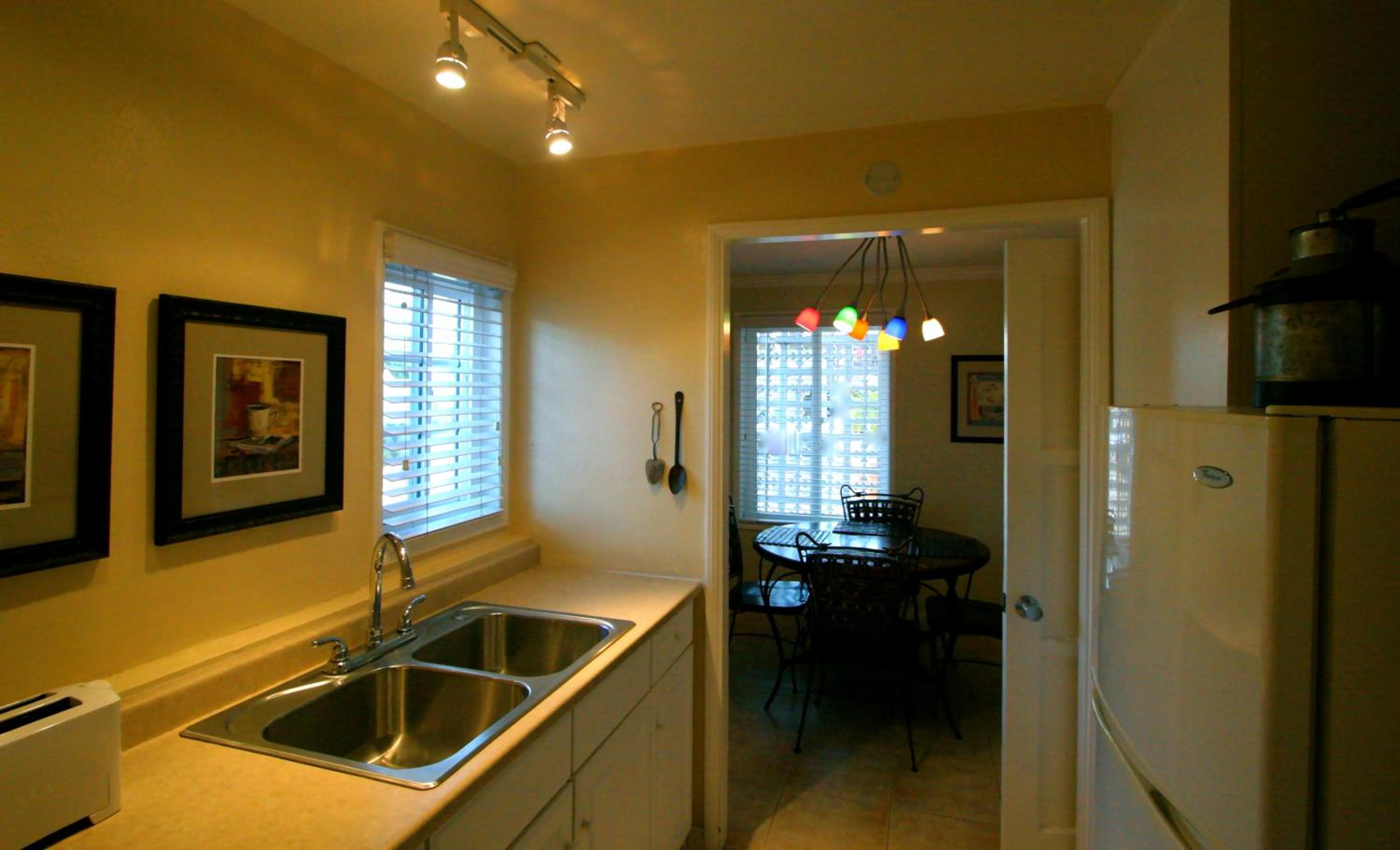 Double Room with Two Double Beds with Kitchenette - Photo 13