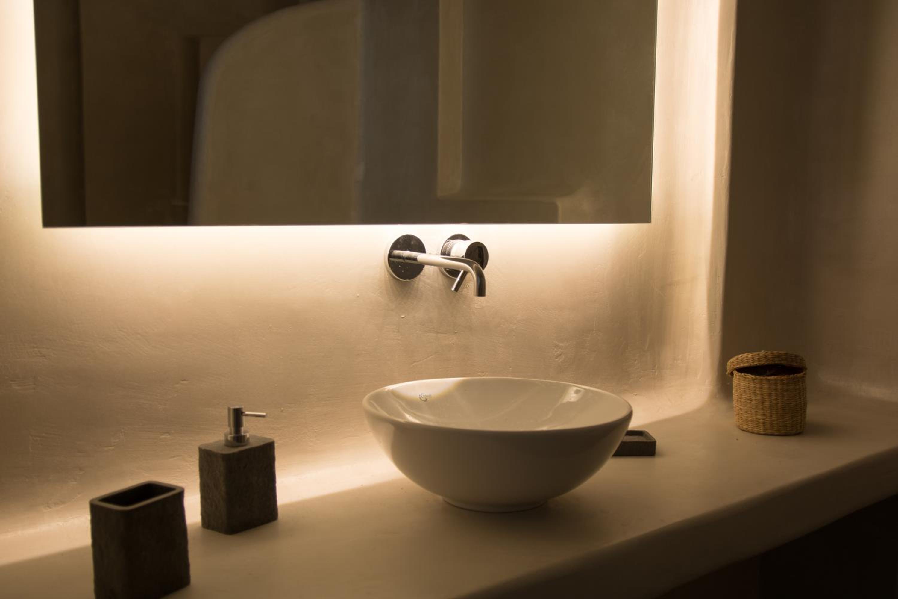 Suite with Hot Tub - Photo 15