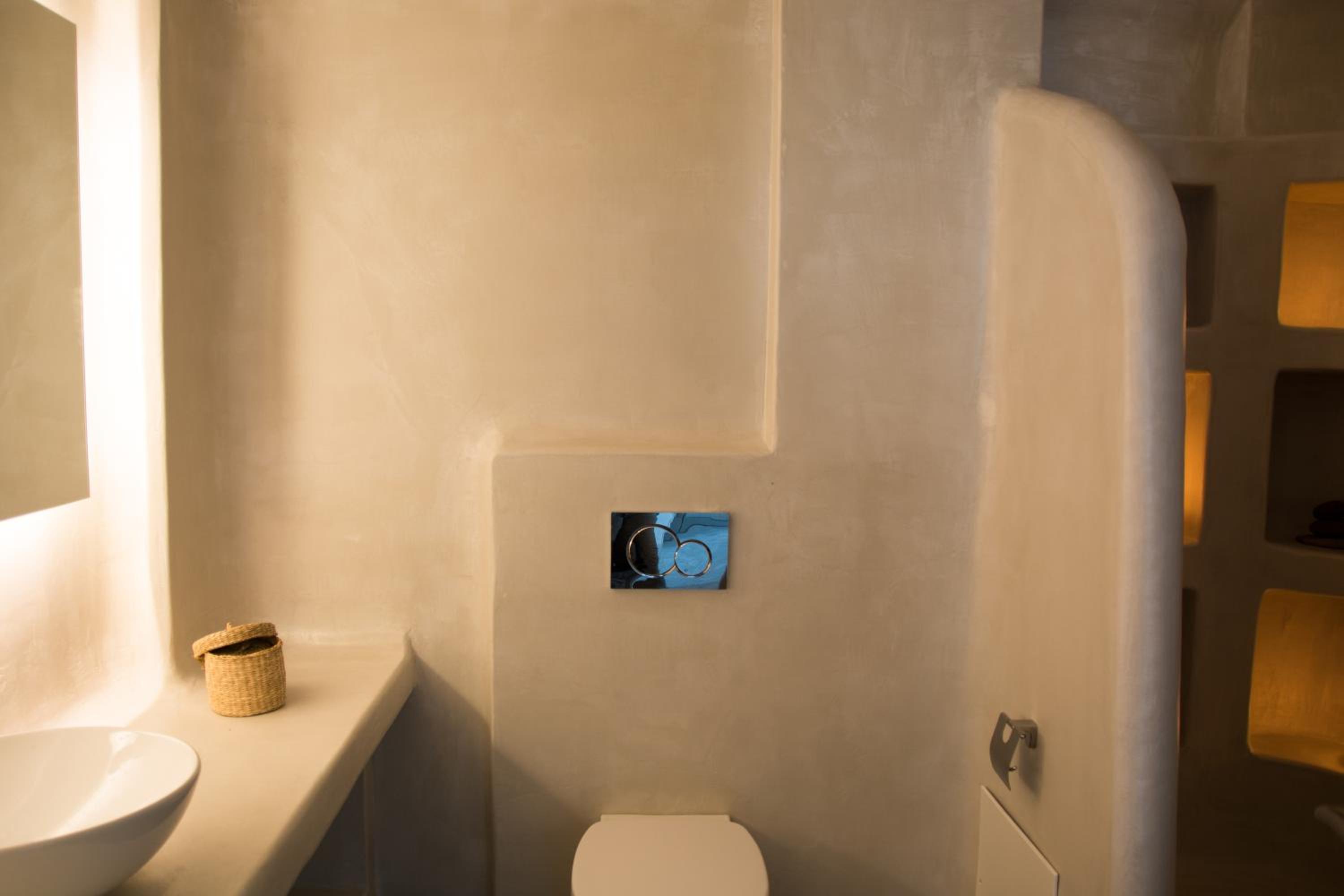 Suite with Hot Tub - Photo 16