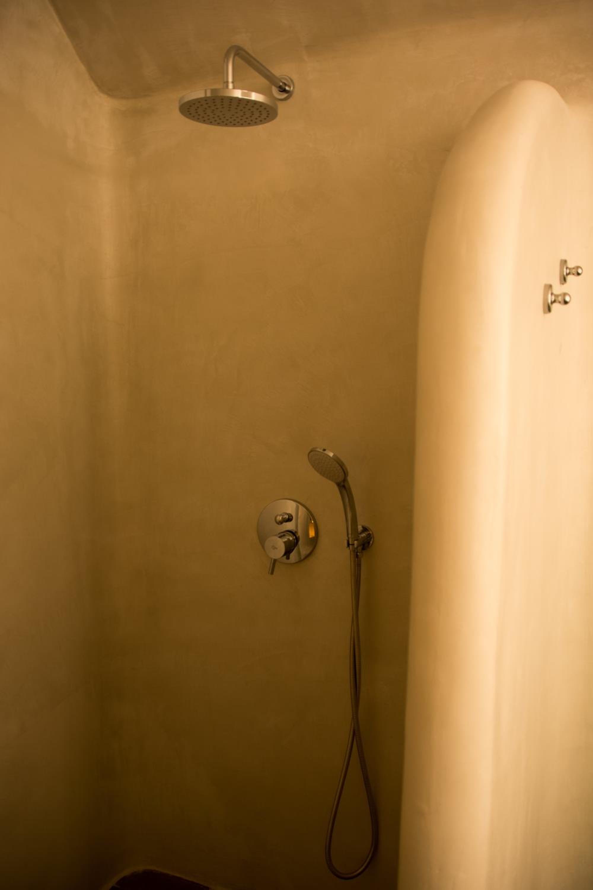 Suite with Hot Tub - Photo 17