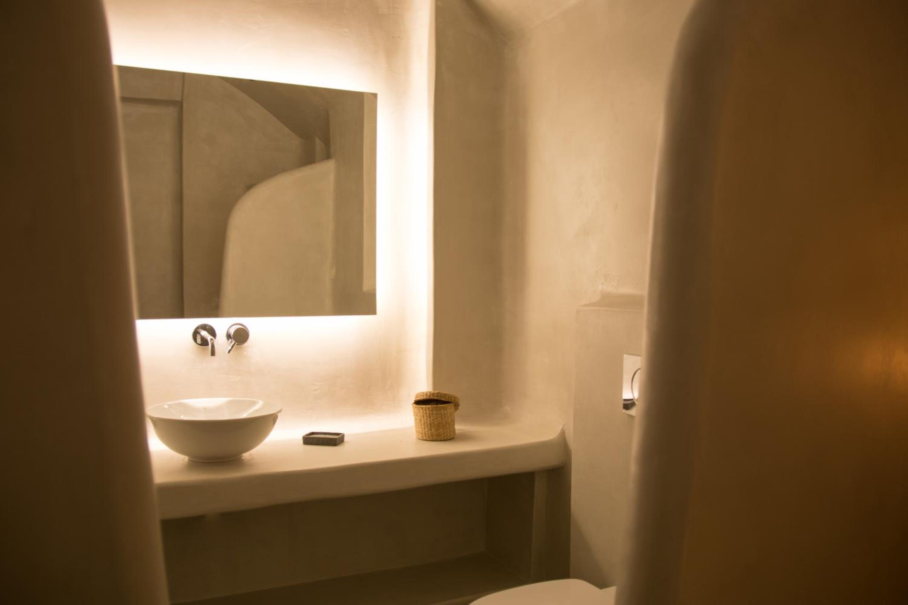 Suite with Hot Tub - Photo 18