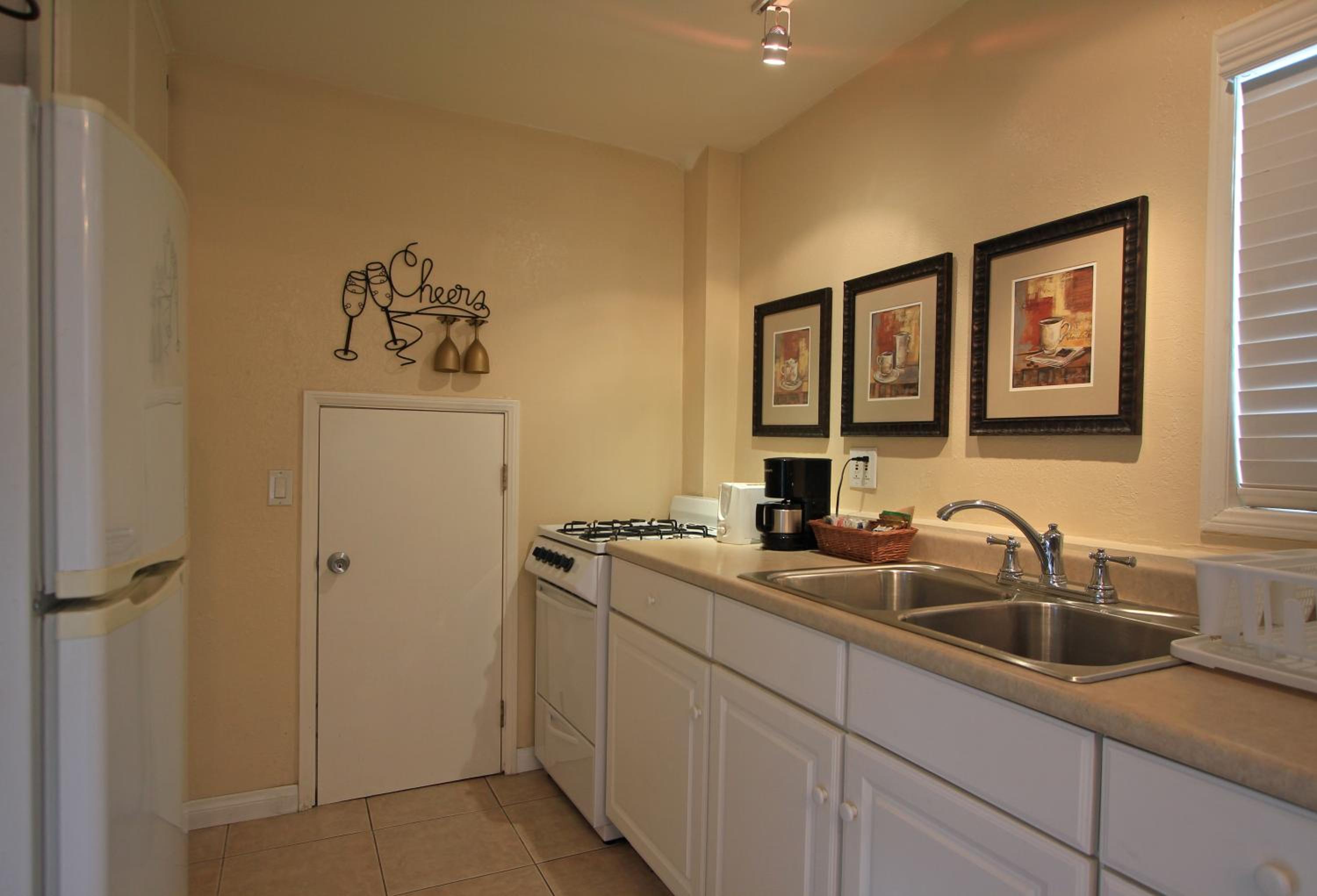 Double Room with Two Double Beds with Kitchenette - Photo 5