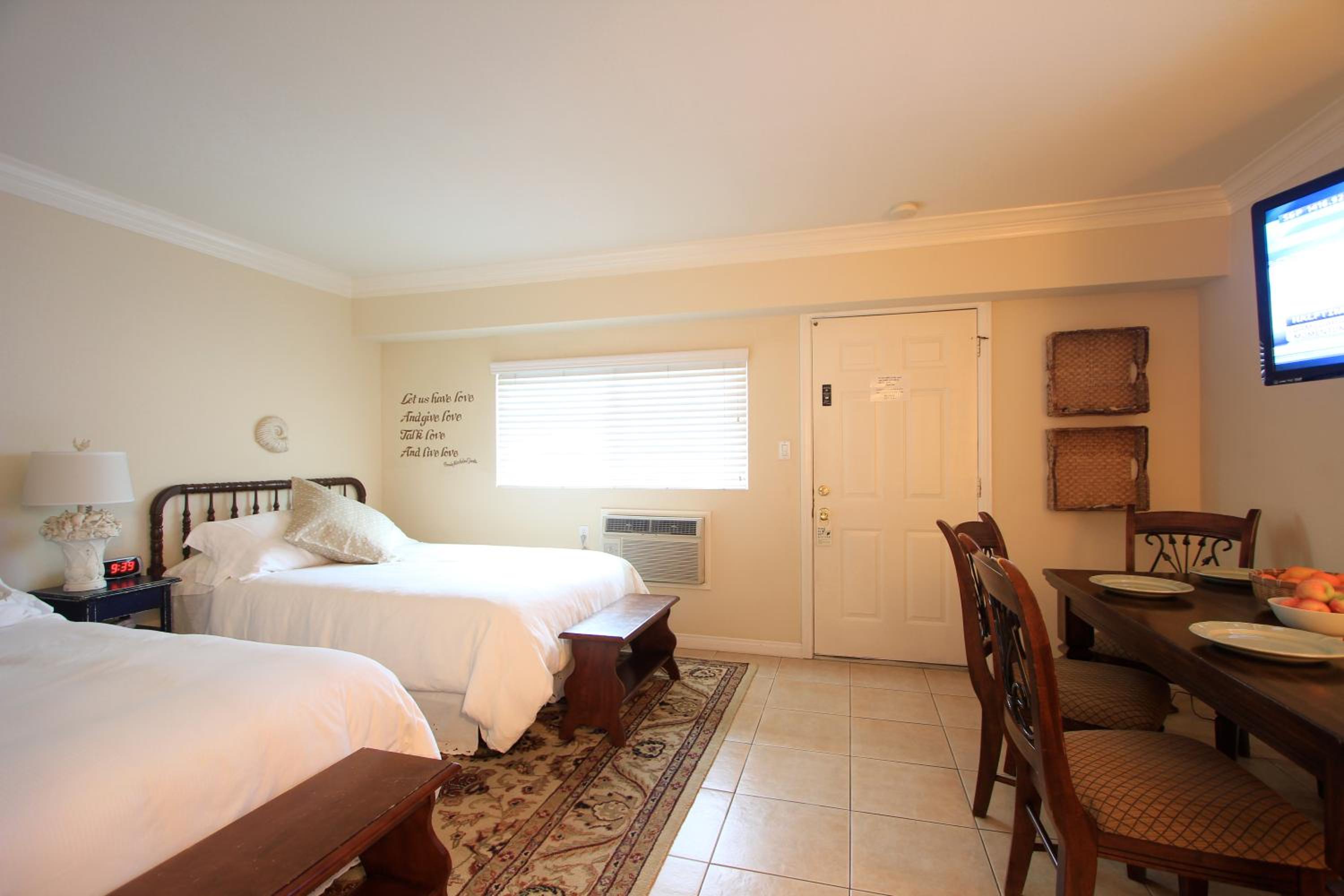 Double Room with Two Double Beds with Kitchenette - Photo 8