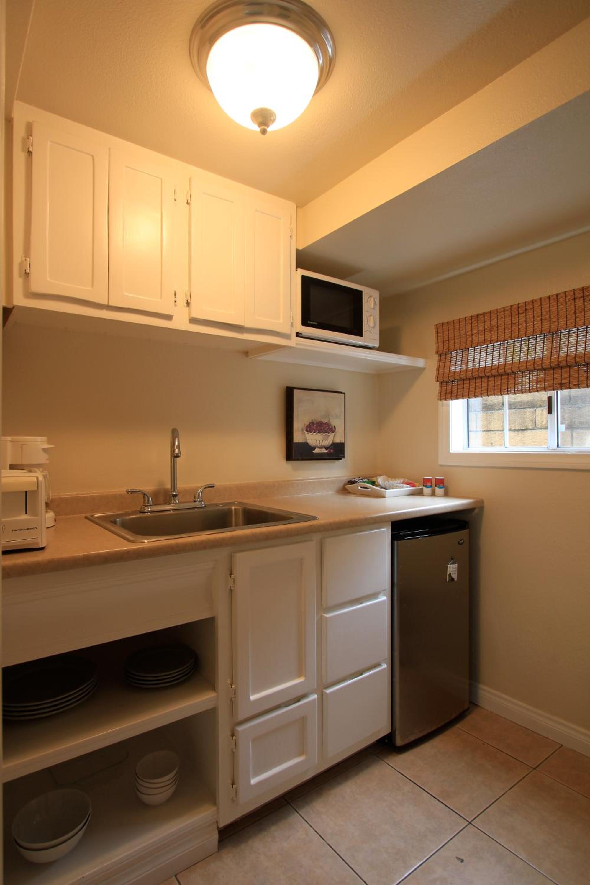 Double Room with Two Double Beds with Kitchenette - Photo 9