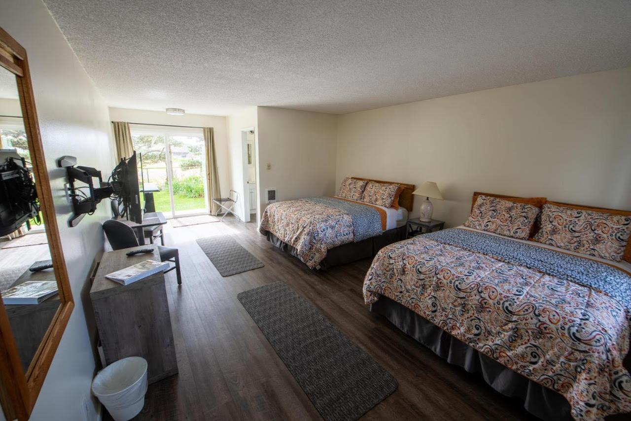 Two Queen Beds - Lower Floor with Garden Access (Dogs Allowed)