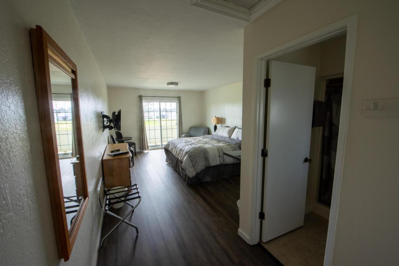 King Bed - Upper Floor with Balcony (No Pets)