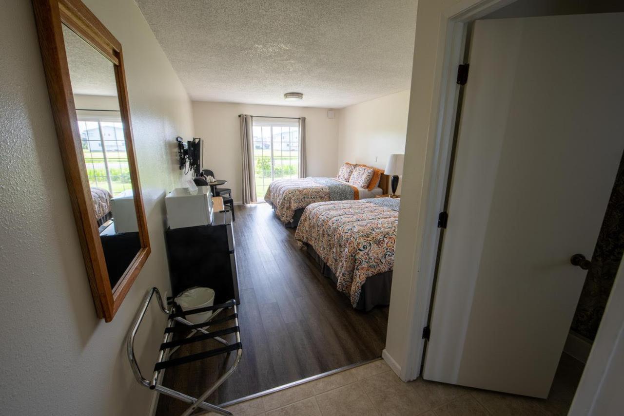 Two Queen Beds - Lower Floor (Dogs Allowed)