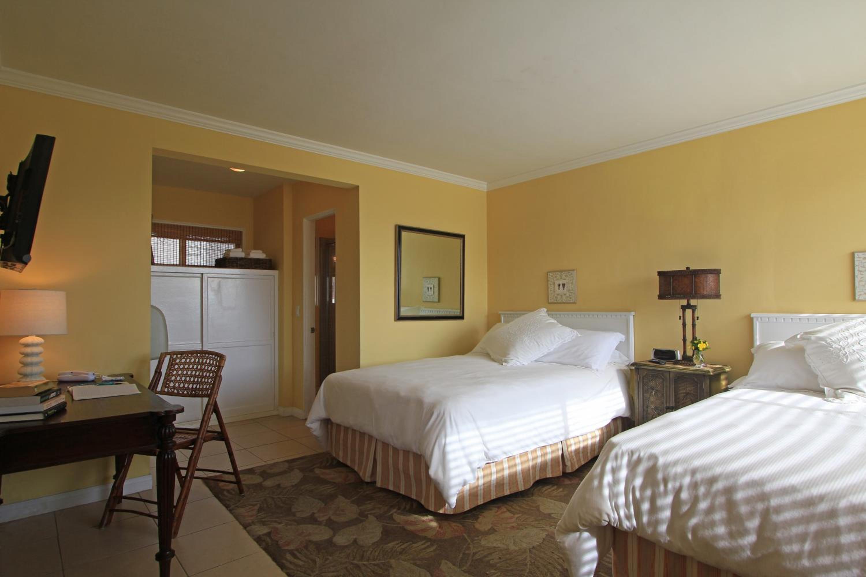 Double Room with Two Double Beds with Kitchenette - Photo 12