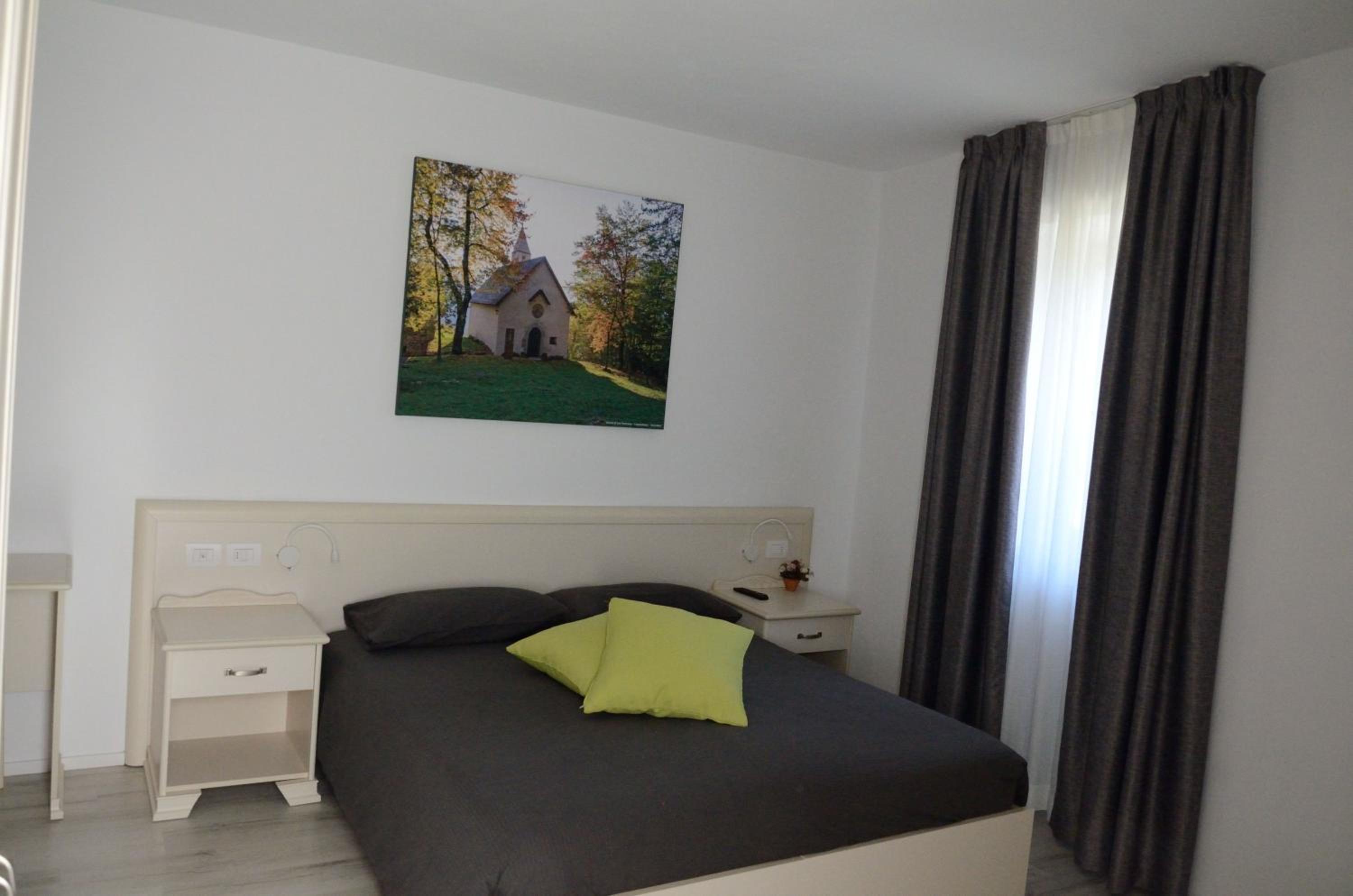 Quadruple Room with Private Bathroom photo 2