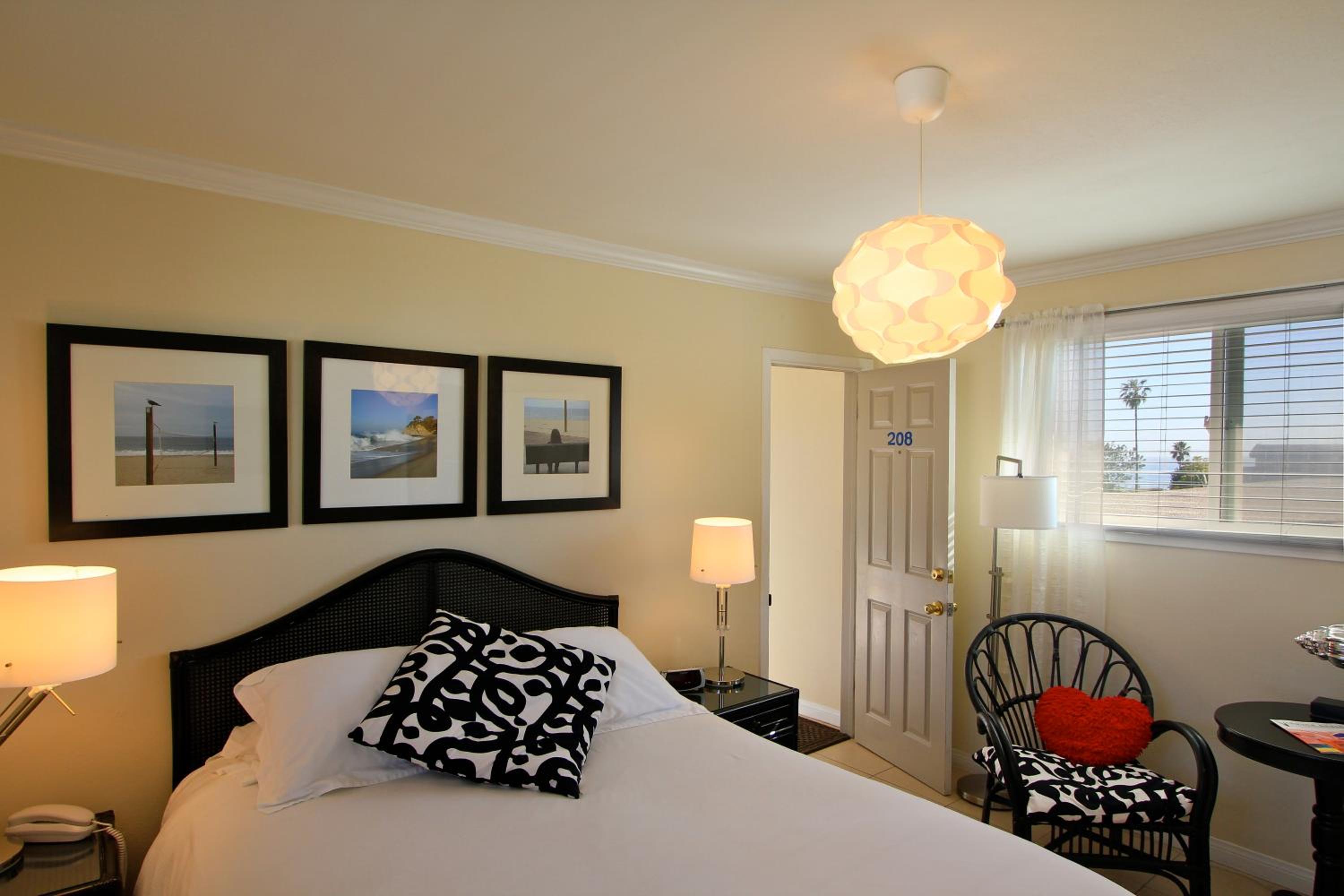 Queen Room photo 3