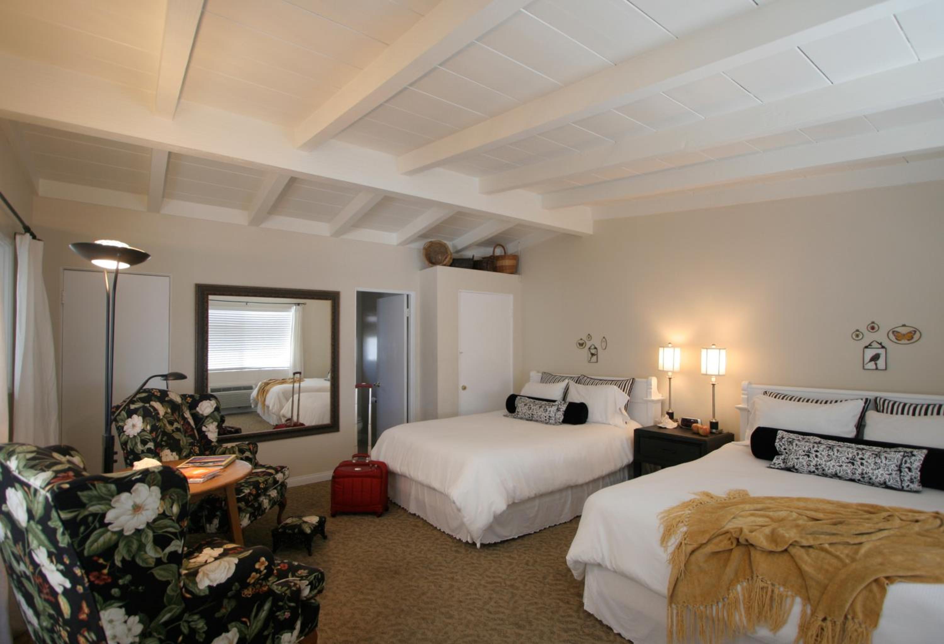 Queen Room with Two Queen Beds with Full Kitchen photo 1