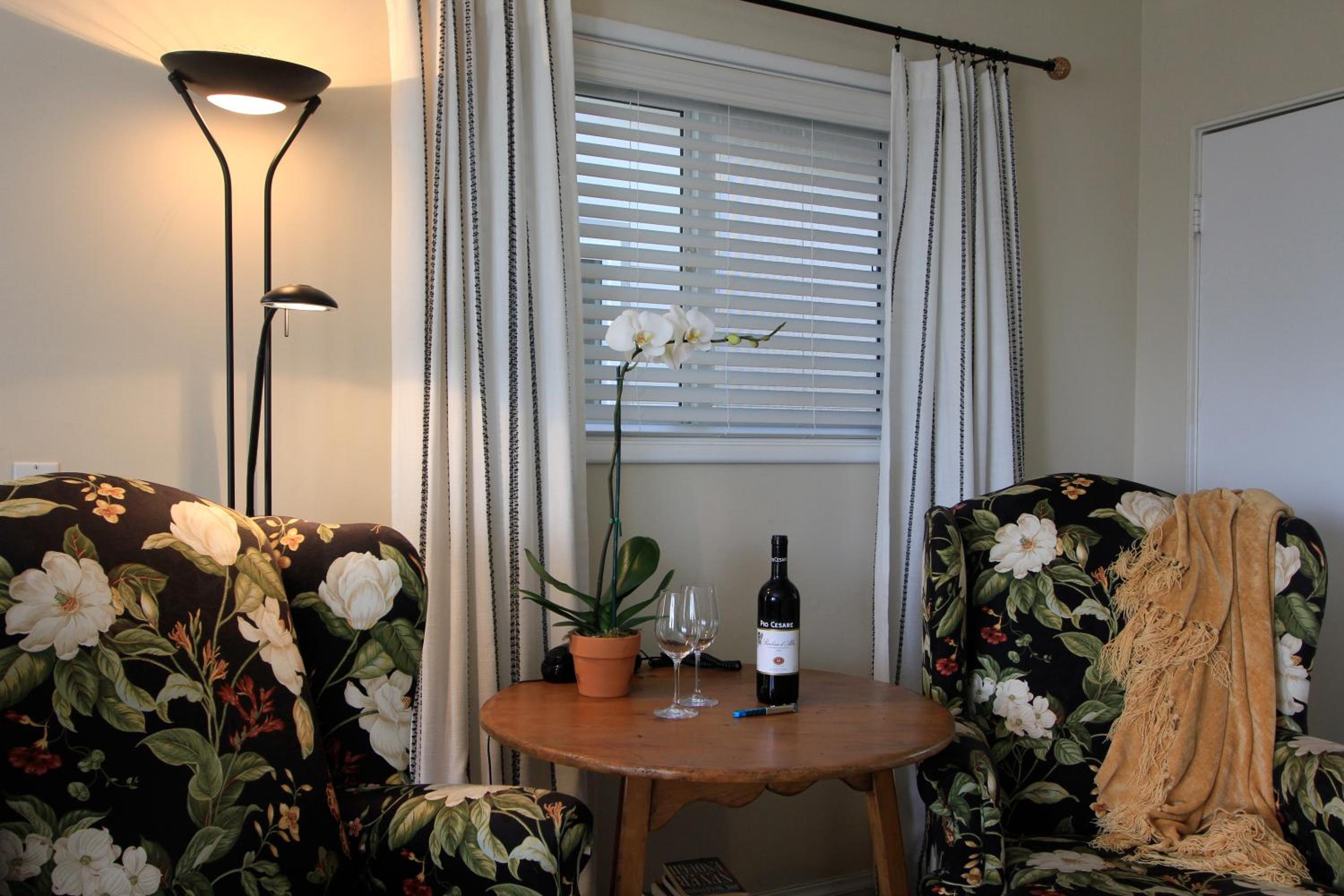 Queen Room with Two Queen Beds with Full Kitchen photo 2