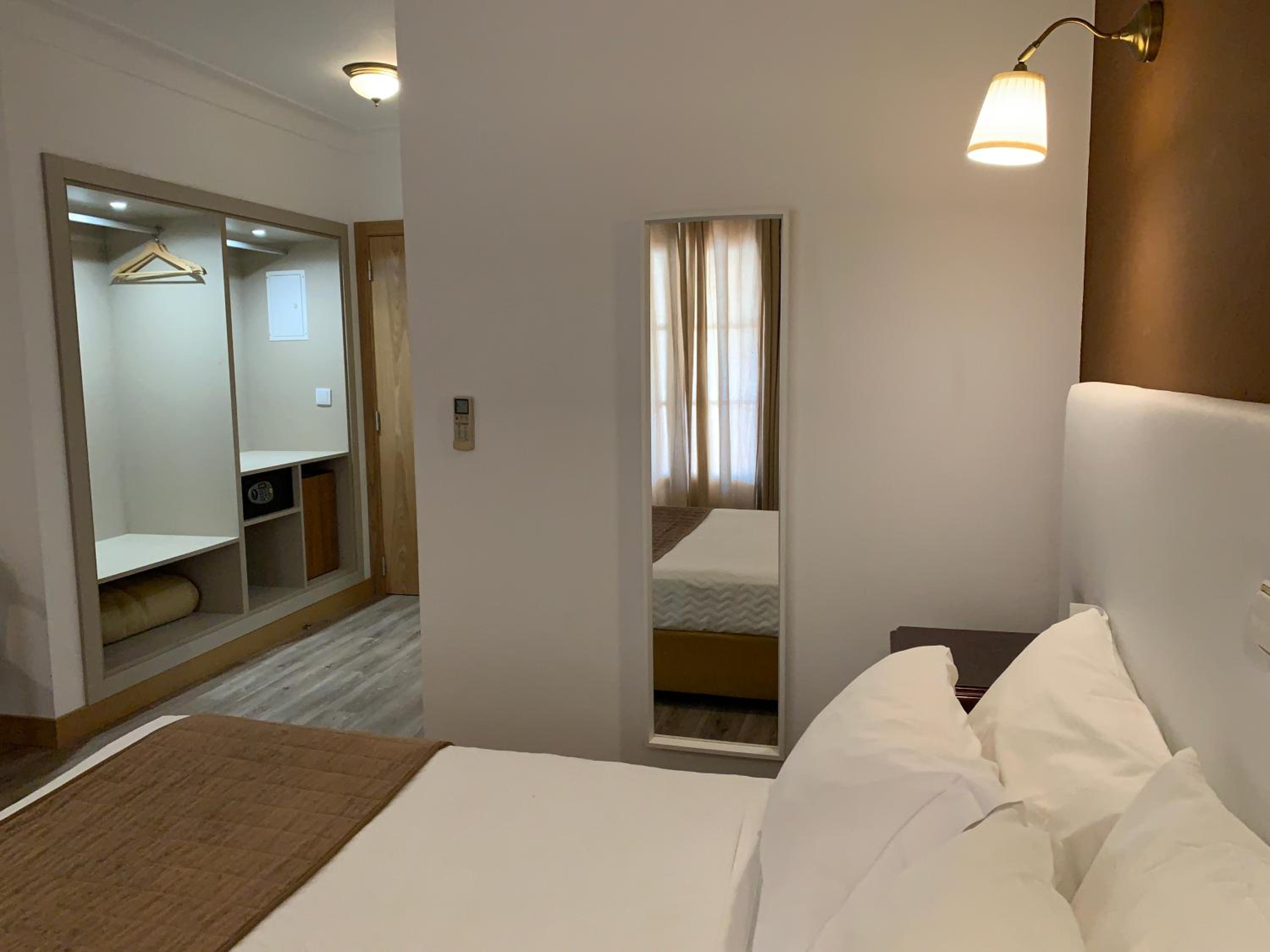 Double Room (2 Adults + 1 Child ) photo 2