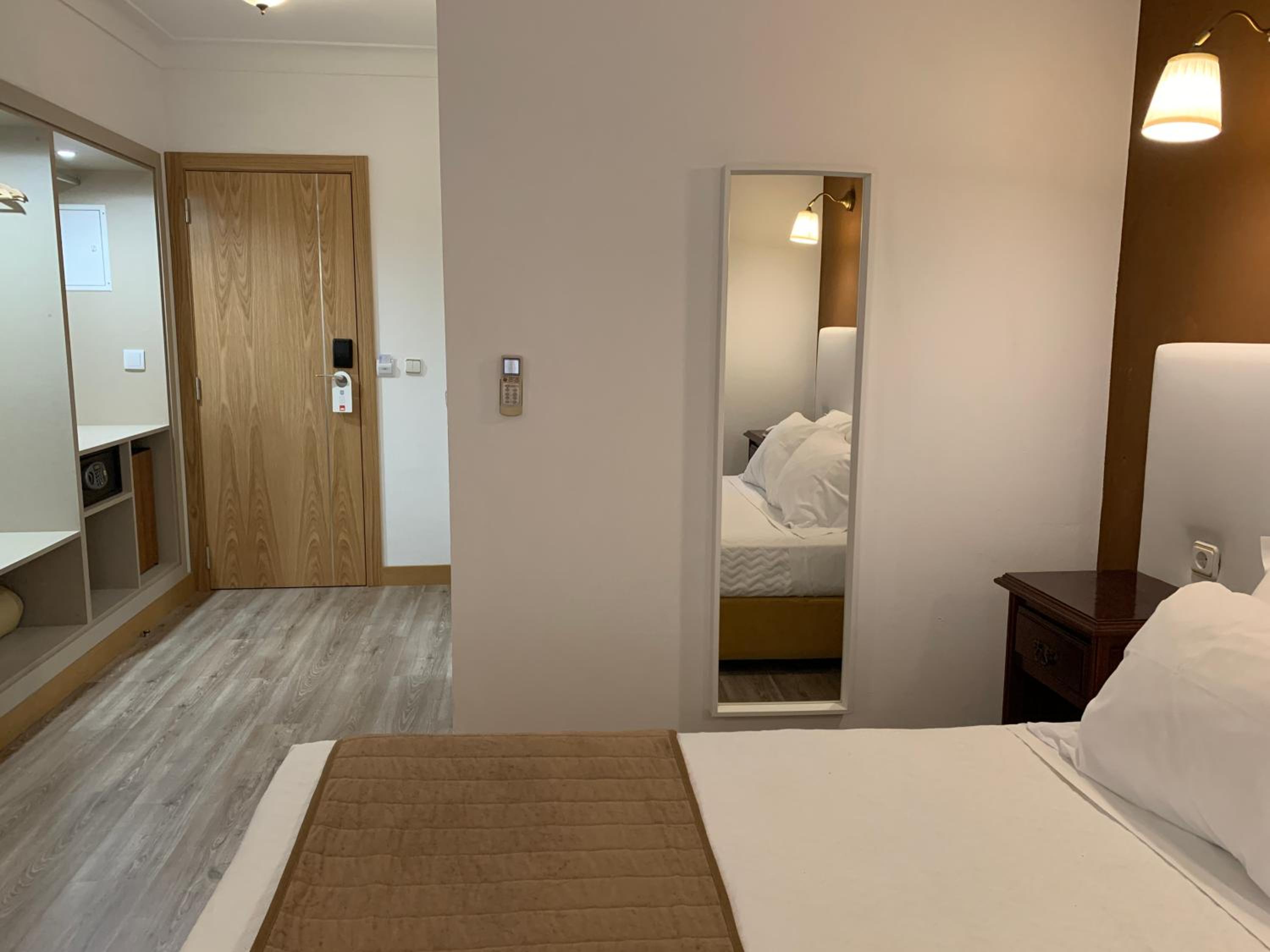 Double or Twin Room photo 3