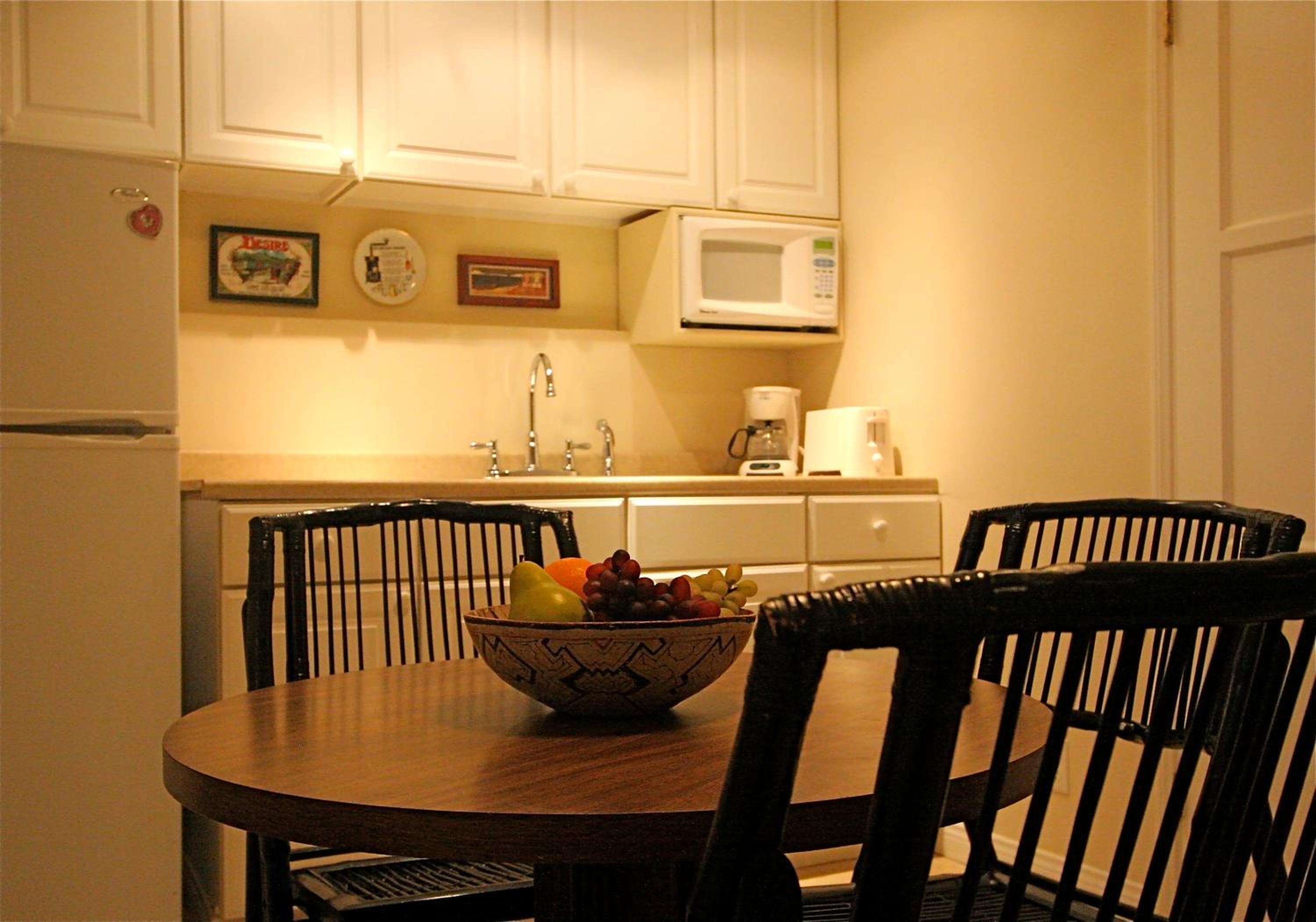 Deluxe Queen Room - Photo 7