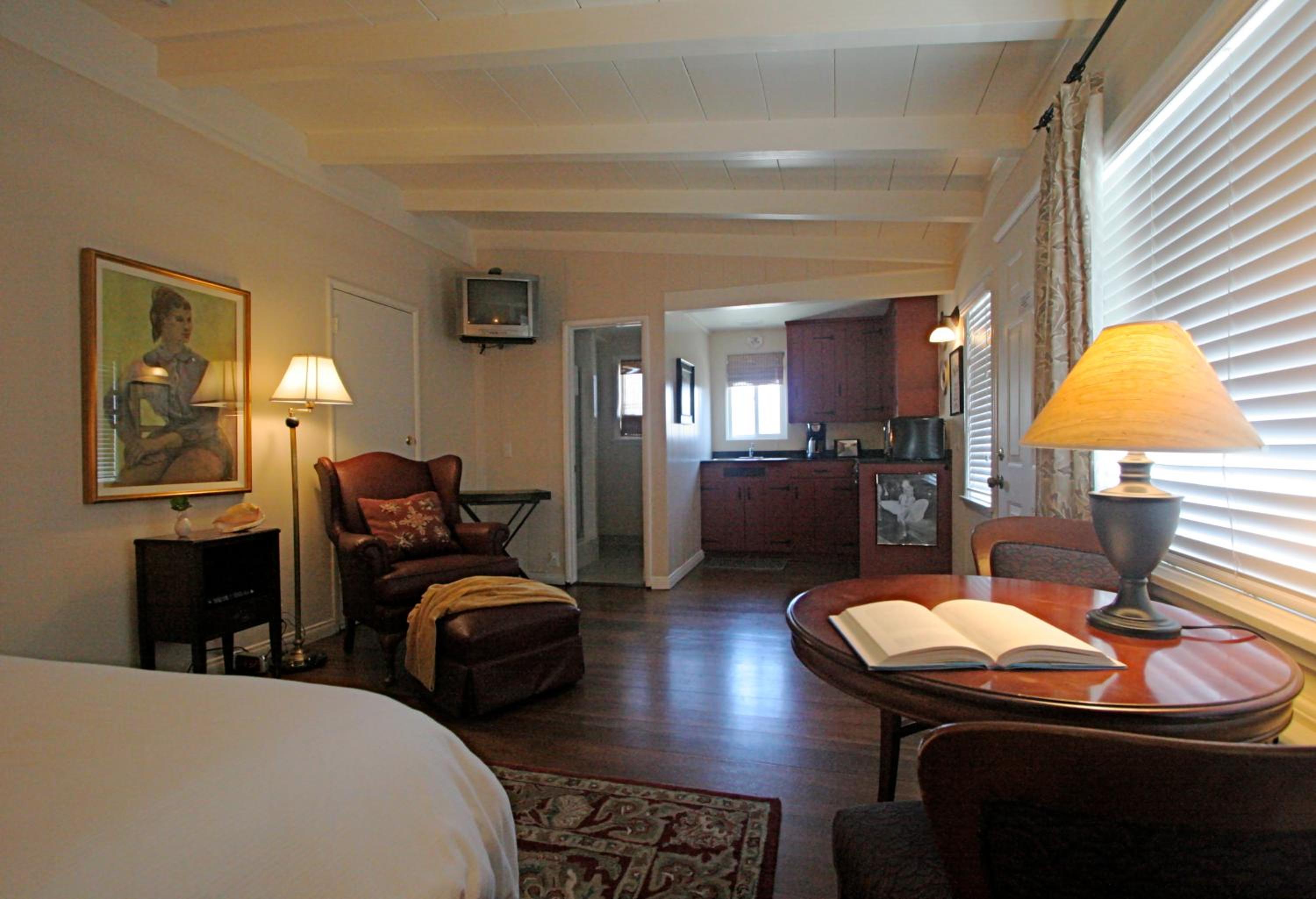 Deluxe Queen Room - Photo 4