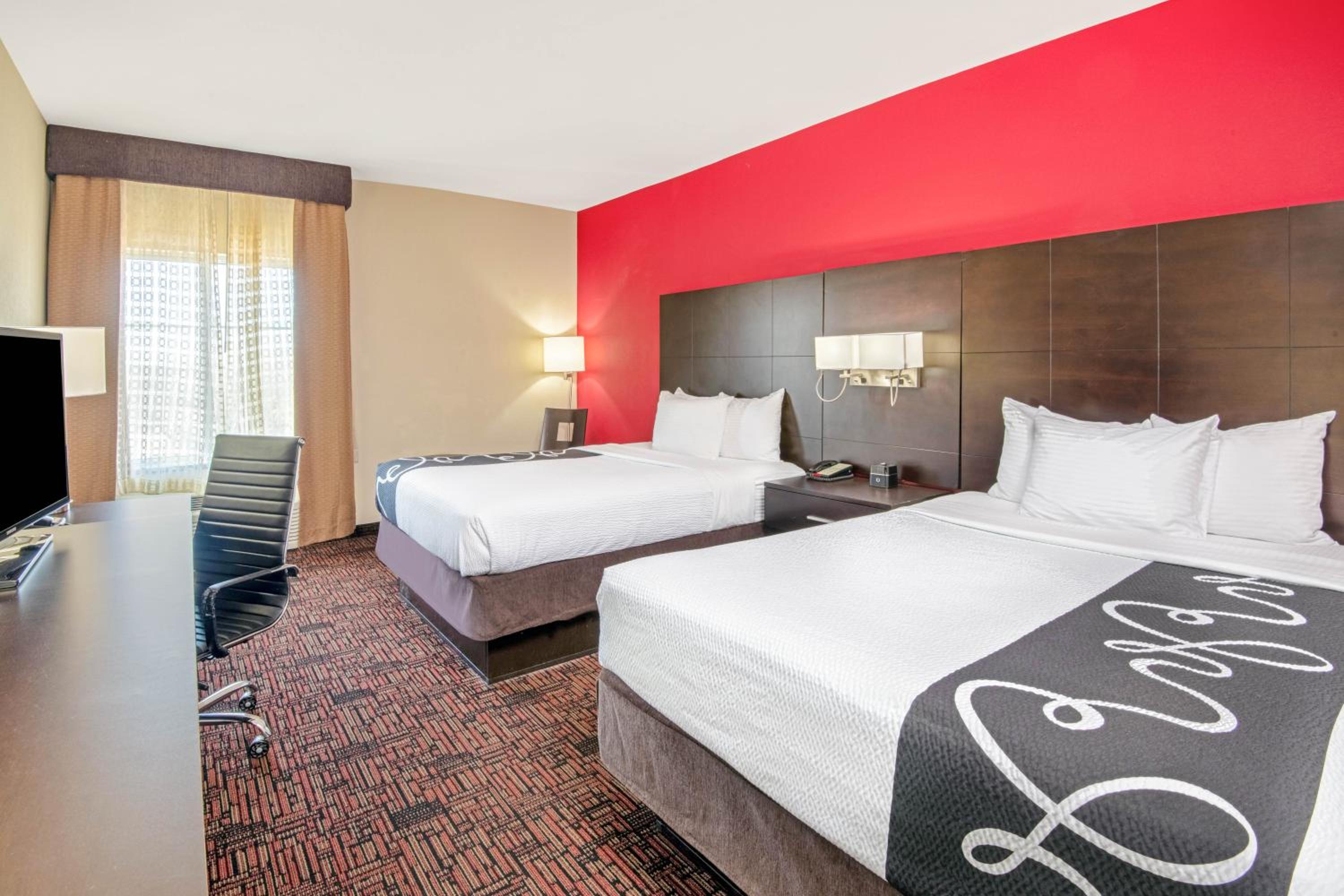 2 Queen Beds, Mobility/Hearing Impaired Accessible Room, Non-Smoking photo 3