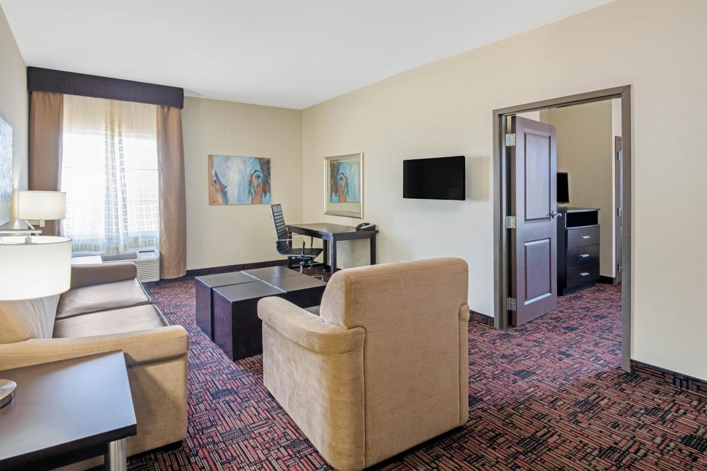 Family King Suite - Non-Smoking photo 3