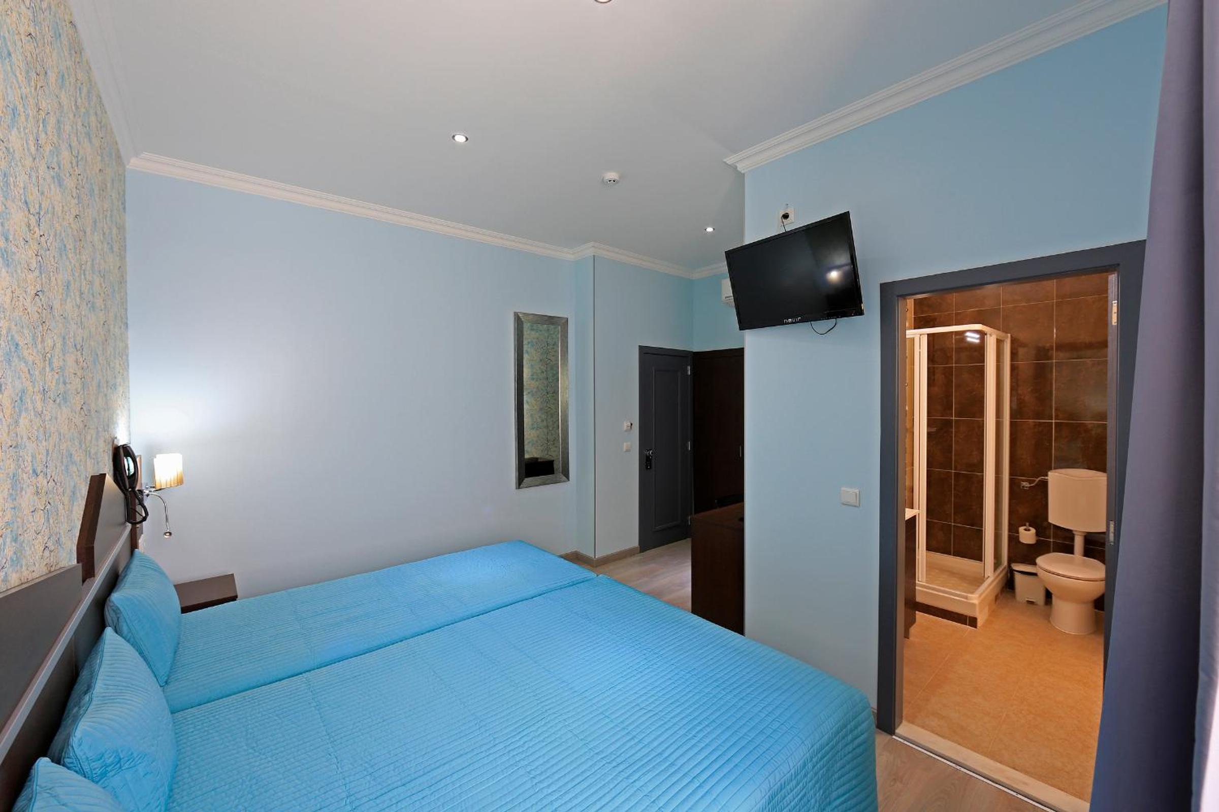 Triple Room with Private Bathroom photo 3