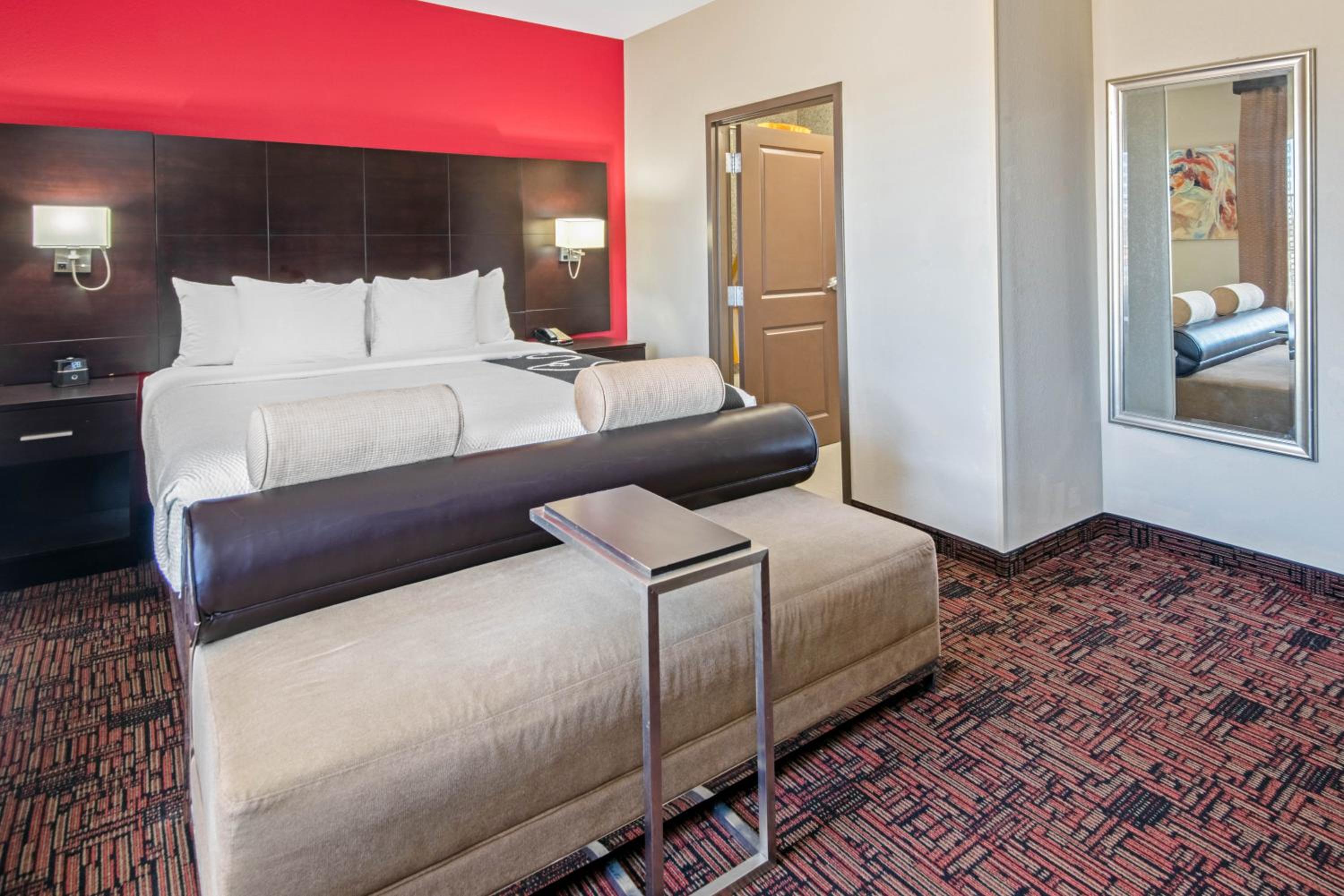Family King Suite - Non-Smoking photo 1