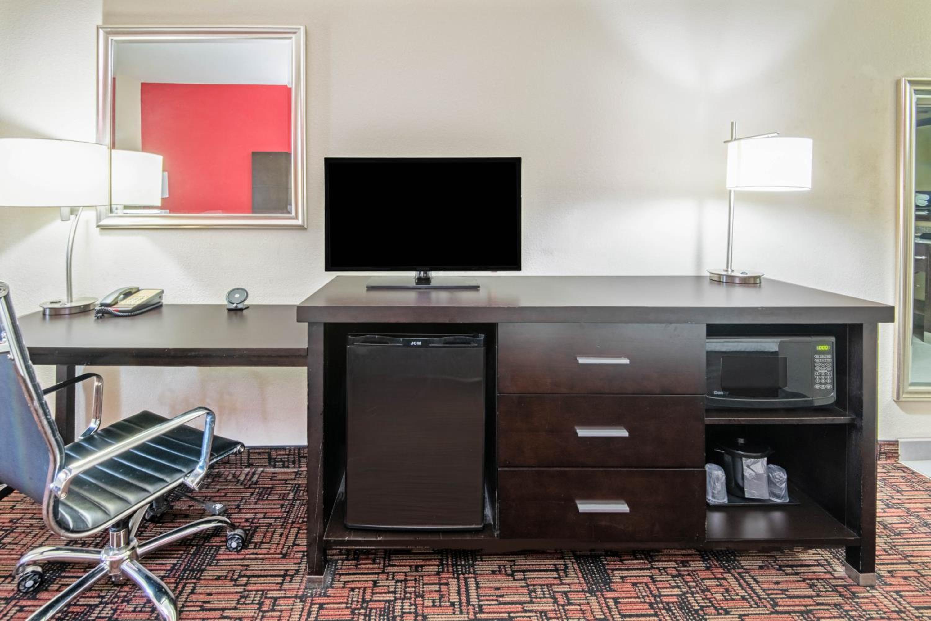 2 Queen Beds, Mobility/Hearing Impaired Accessible Two Room Suite, Non-Smoking photo 1