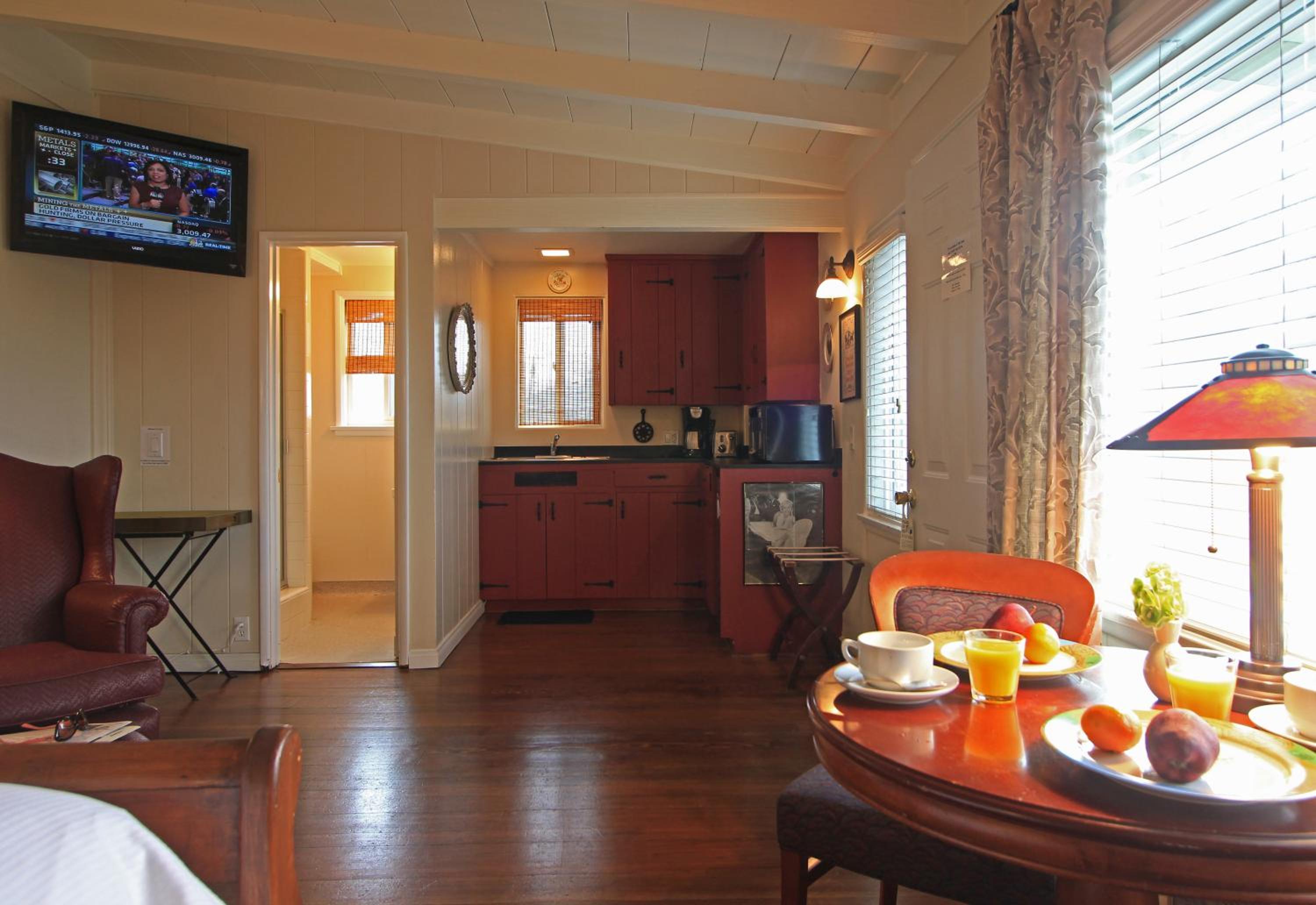 Deluxe Queen Room - Photo 6