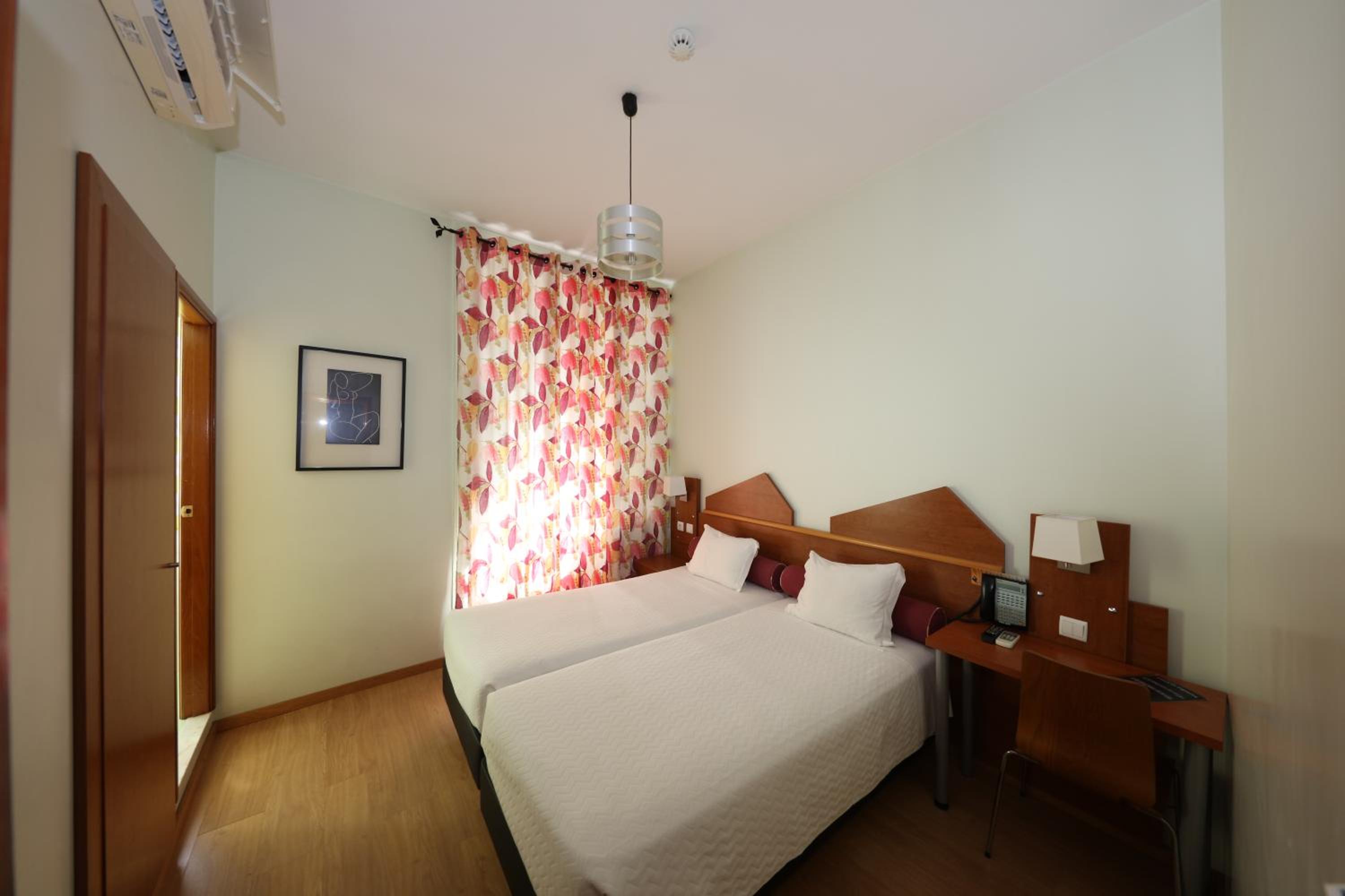 Double or Twin Room with Private Bathroom photo 2