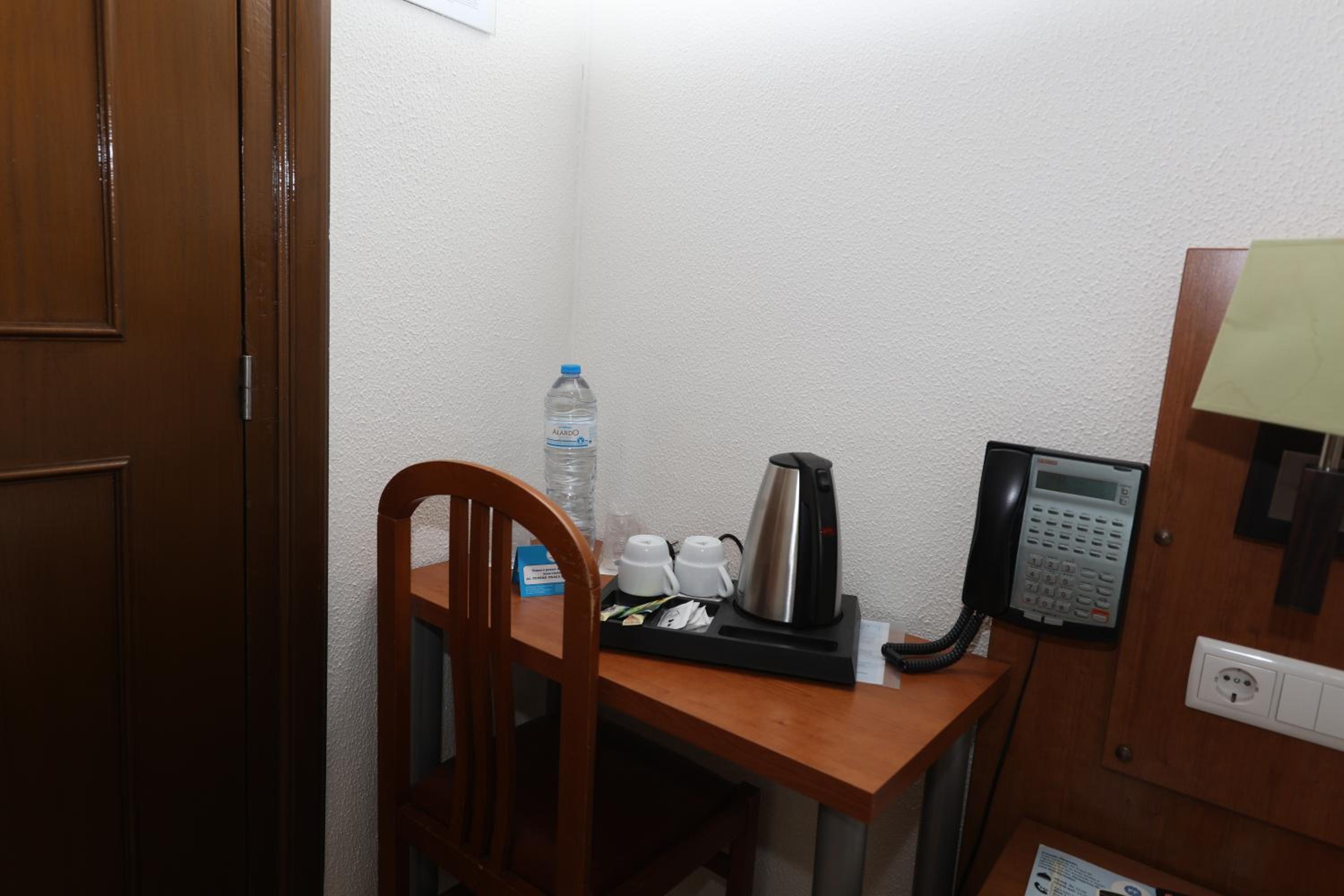 Double or Twin Room with Private Bathroom photo 3