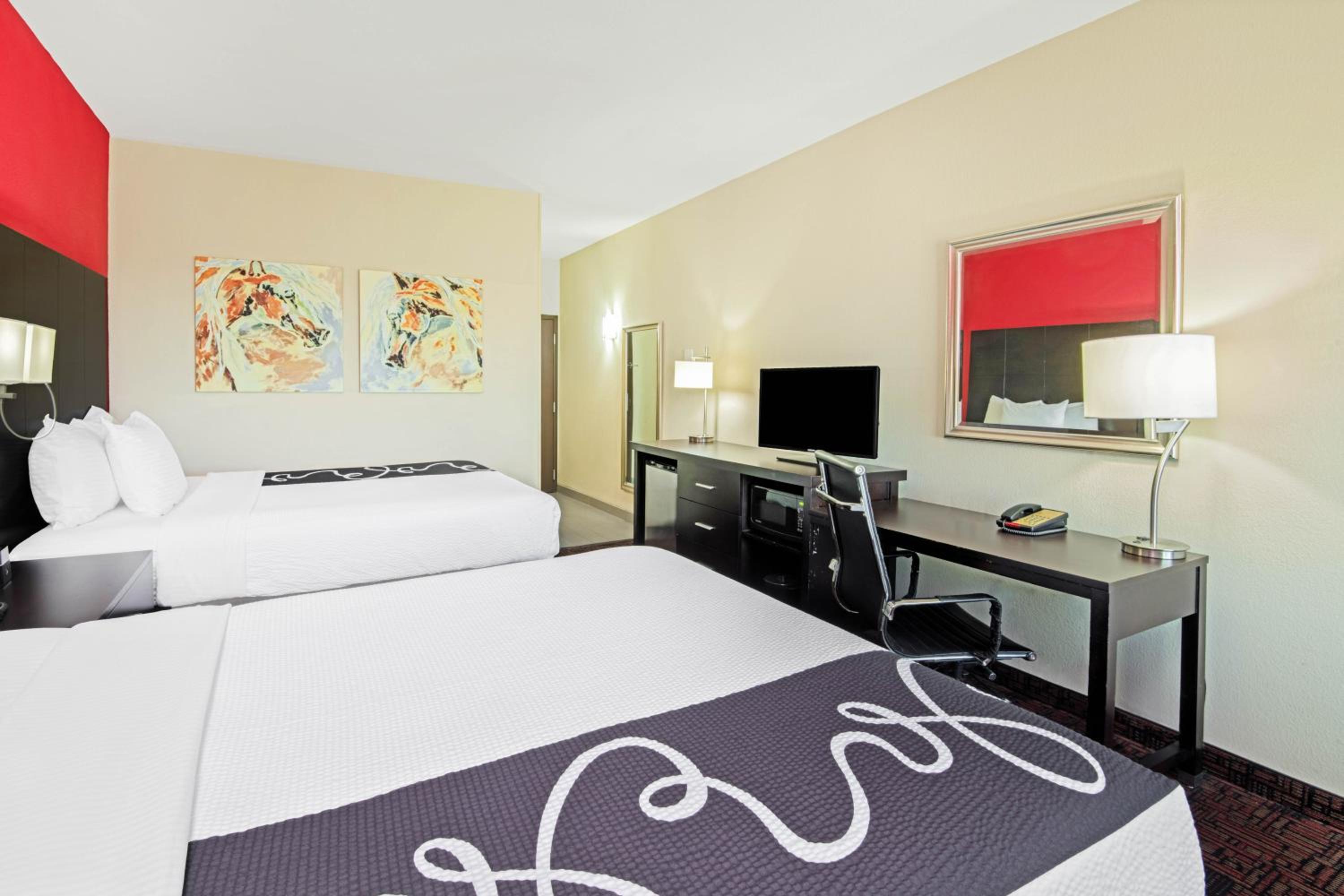2 Queen Beds, Mobility/Hearing Impaired Accessible Room, Non-Smoking photo 1