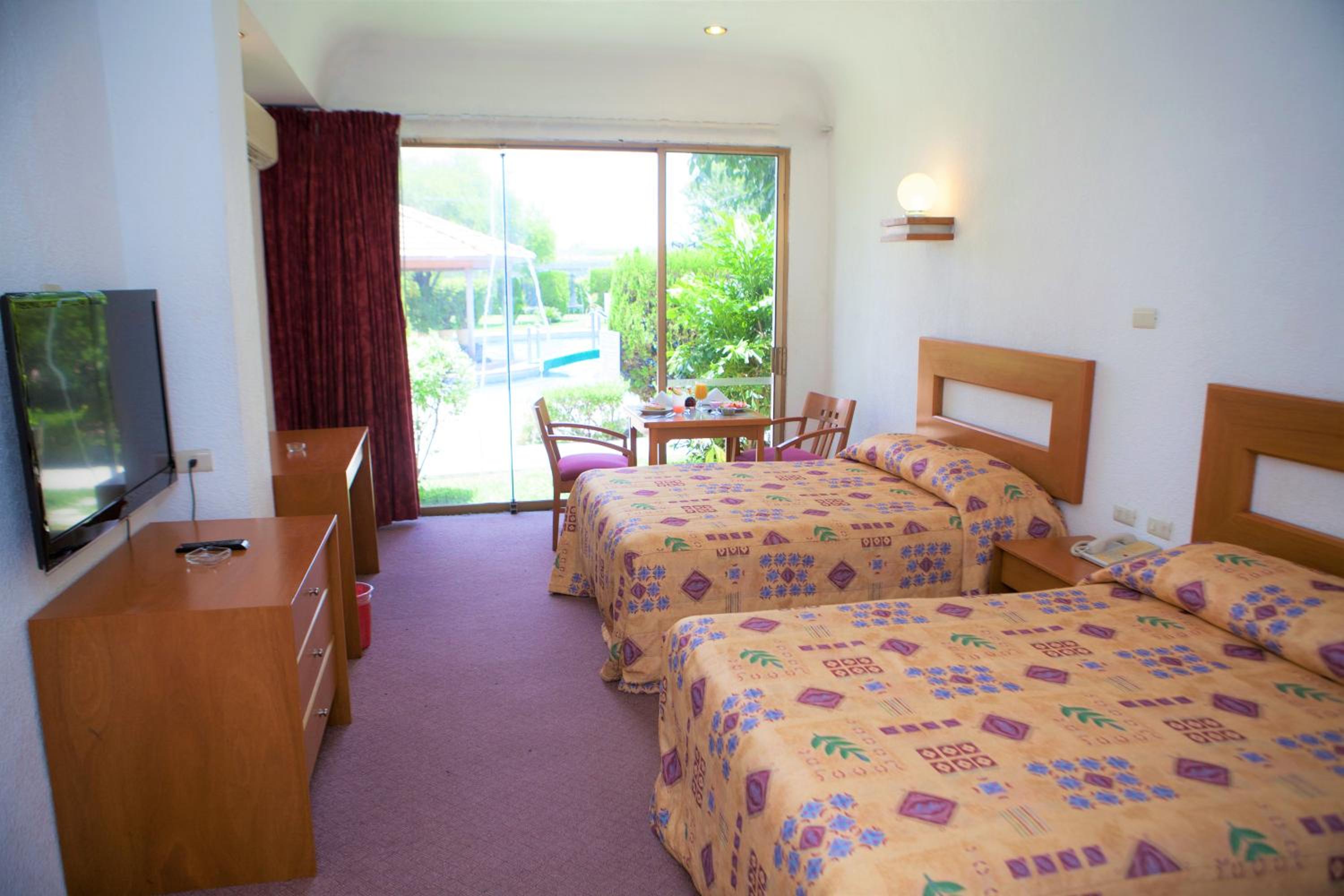 Executive Queen Room with Two Queen Beds photo 1