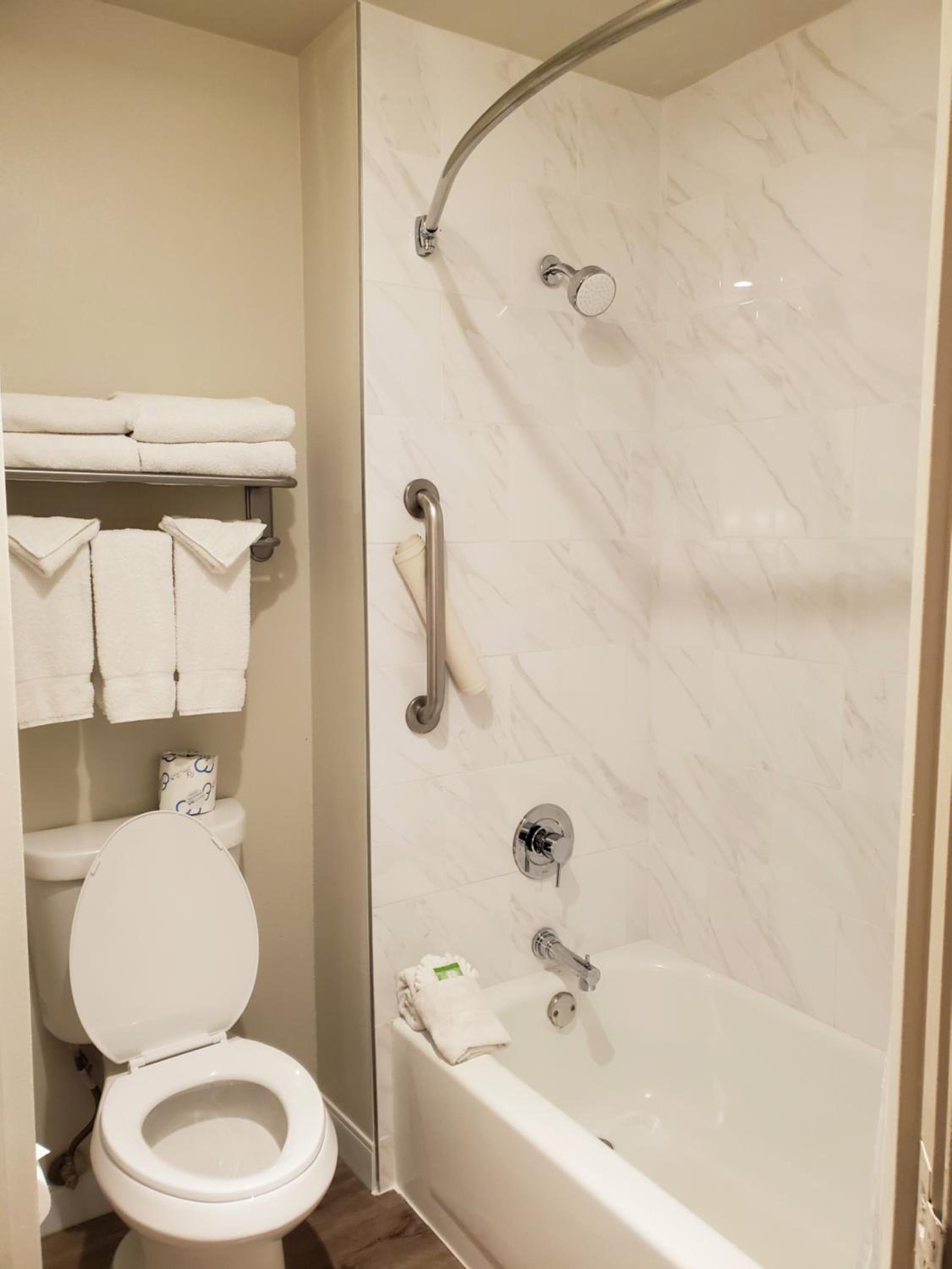 King Room - Mobility Access/Non-Smoking photo 3