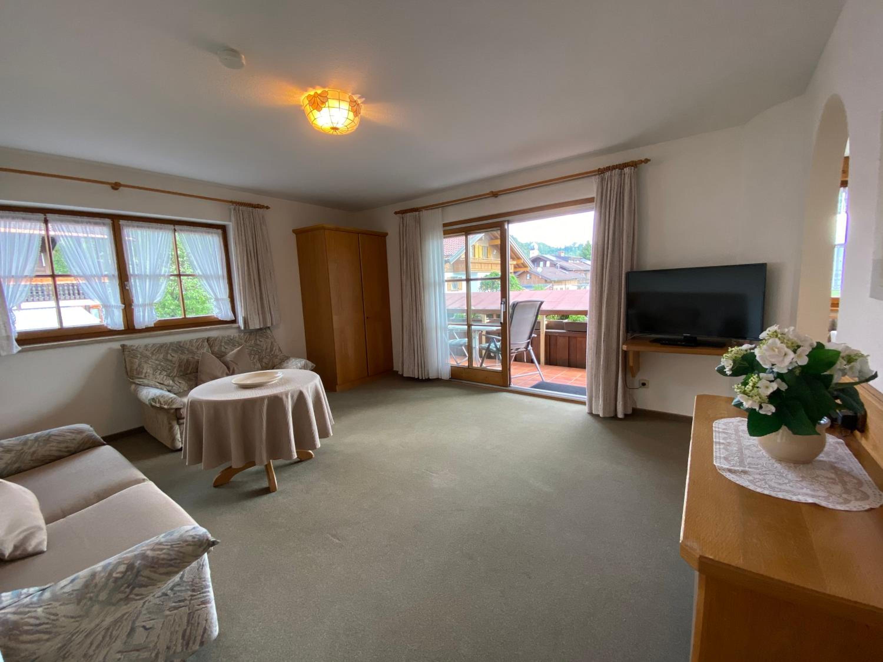One-Bedroom Apartment with Balcony 6 photo 1