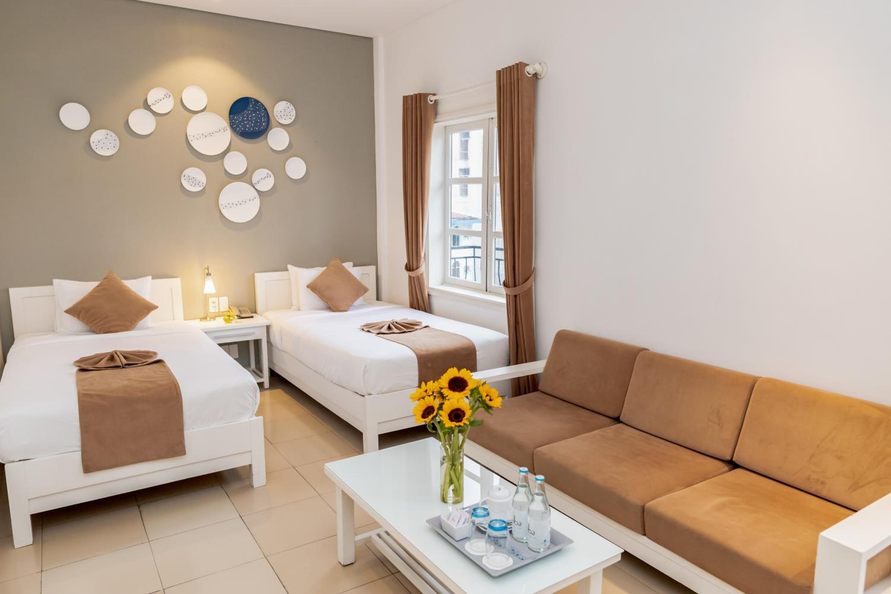 Deluxe Double or Twin Room with City View - Photo 6