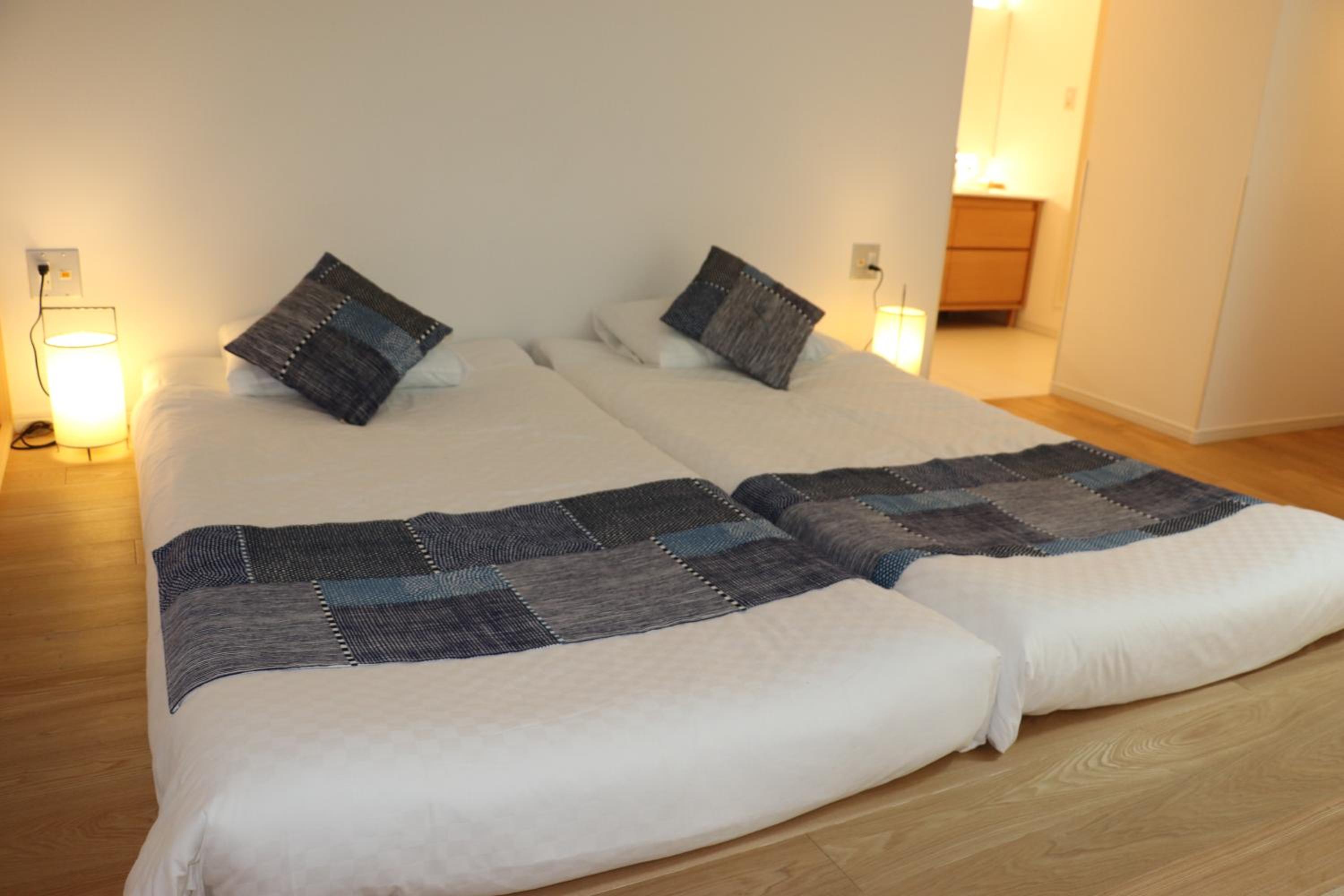 Large Twin Room - Photo 1