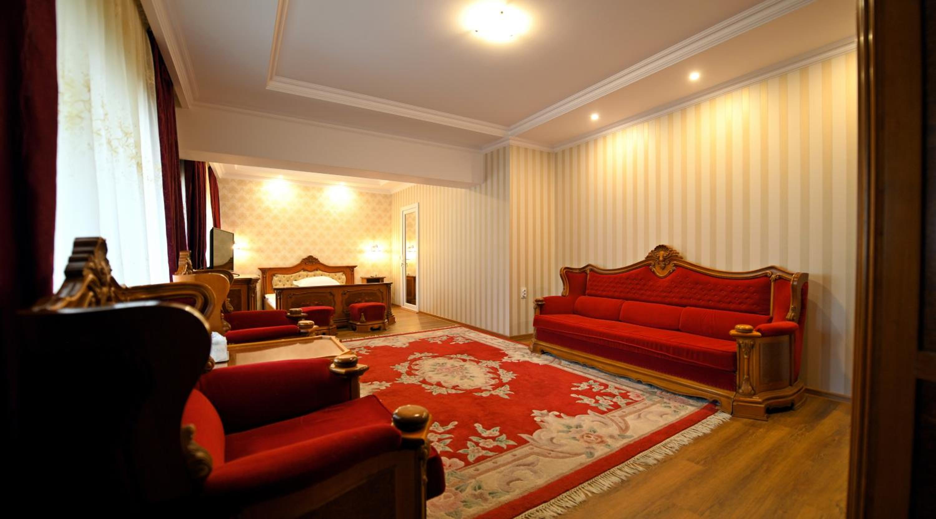 One-Bedroom Suite photo 1