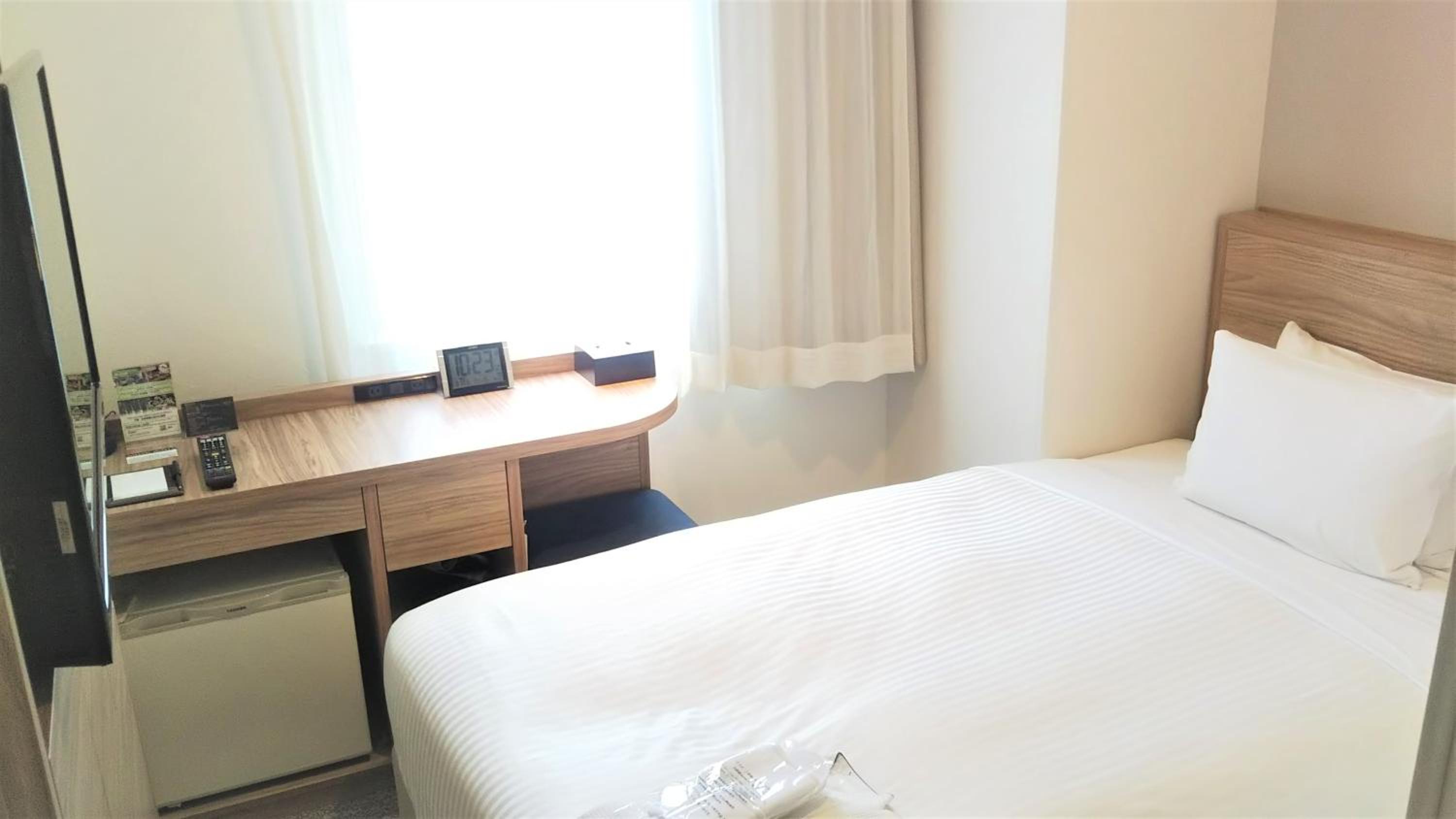 Single Room - Smoking photo 2
