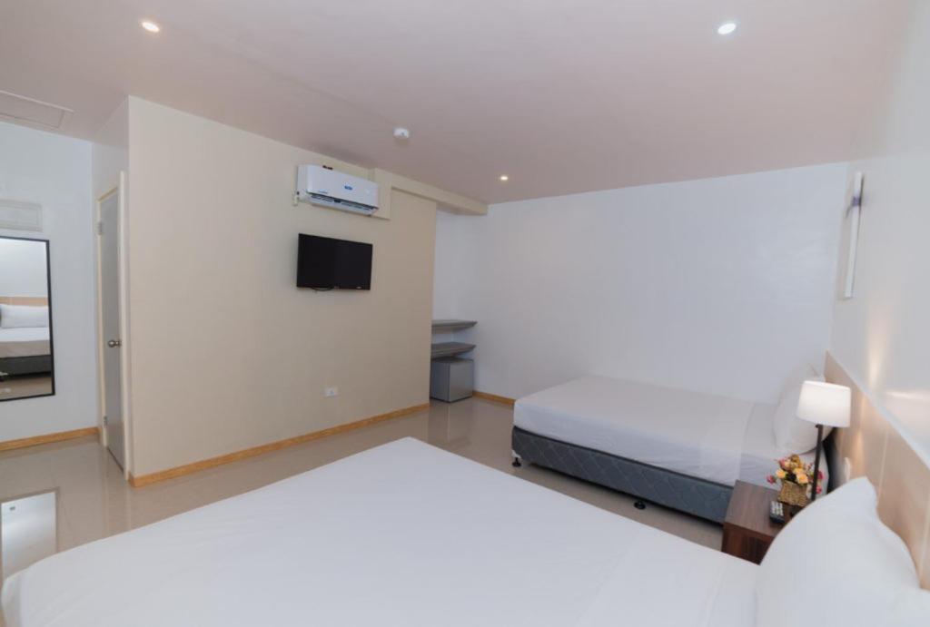 Family Room - Photo 3