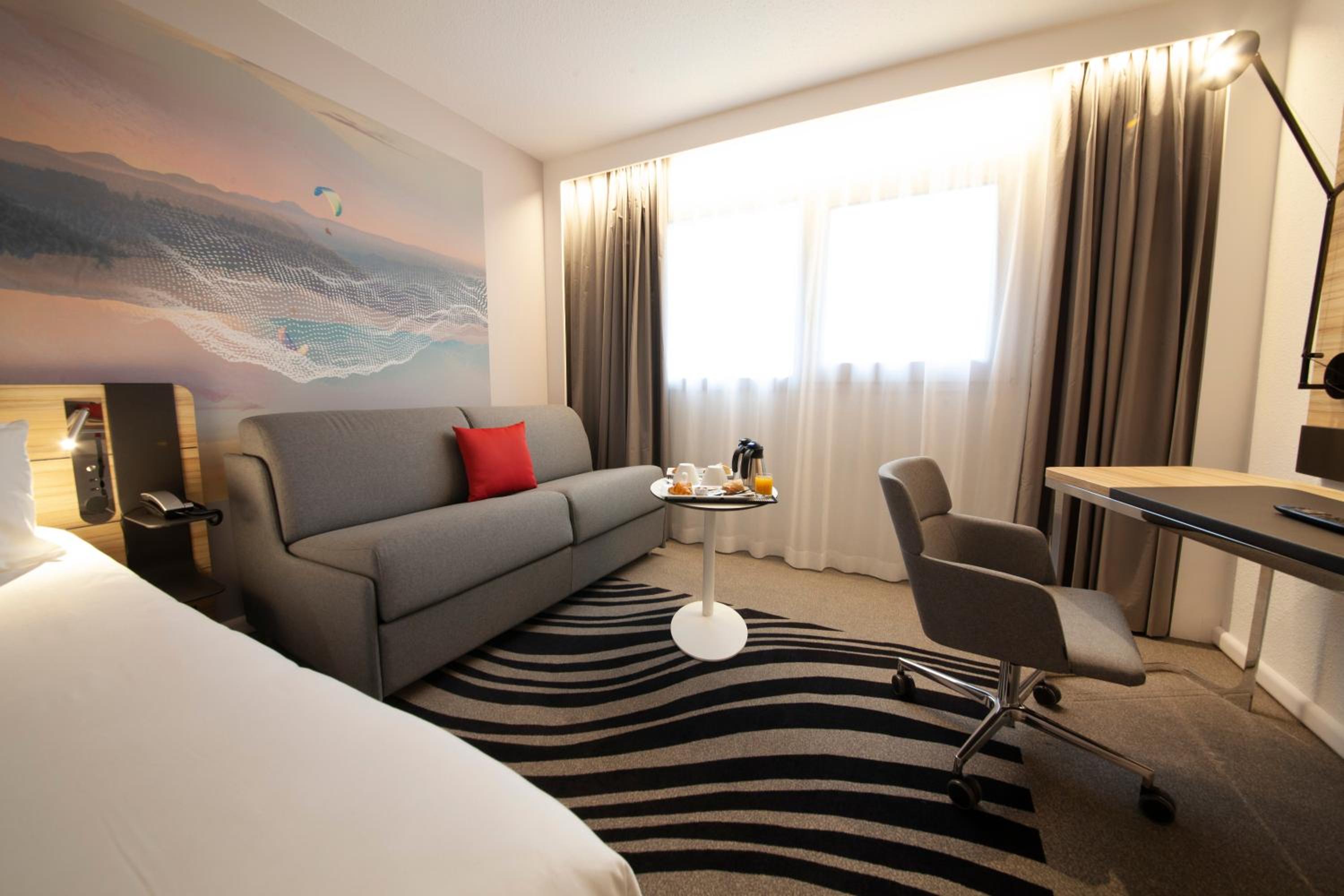 Superior Queen Room with Sofa Bed - Photo 15