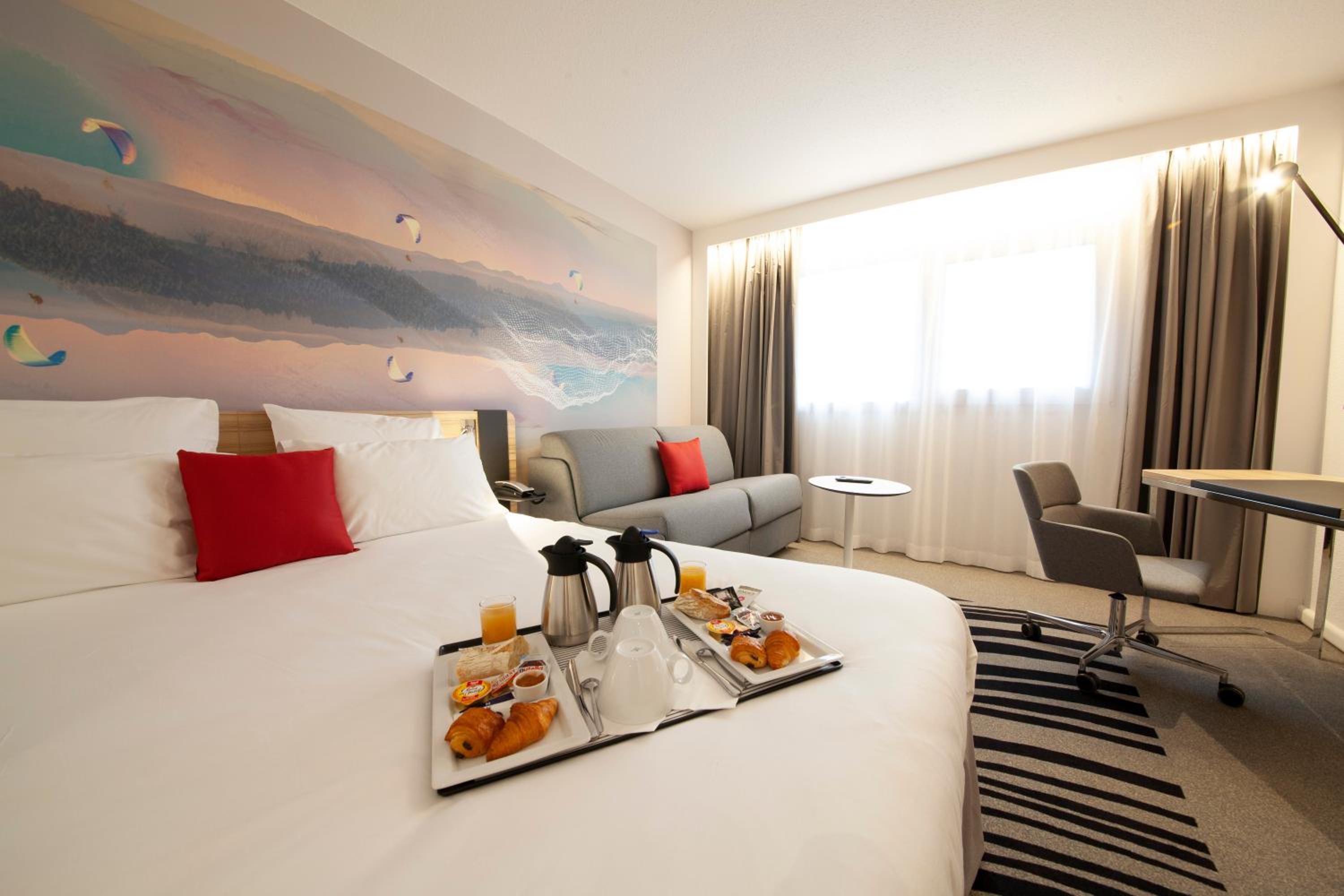 Superior Queen Room with Sofa Bed - Photo 14