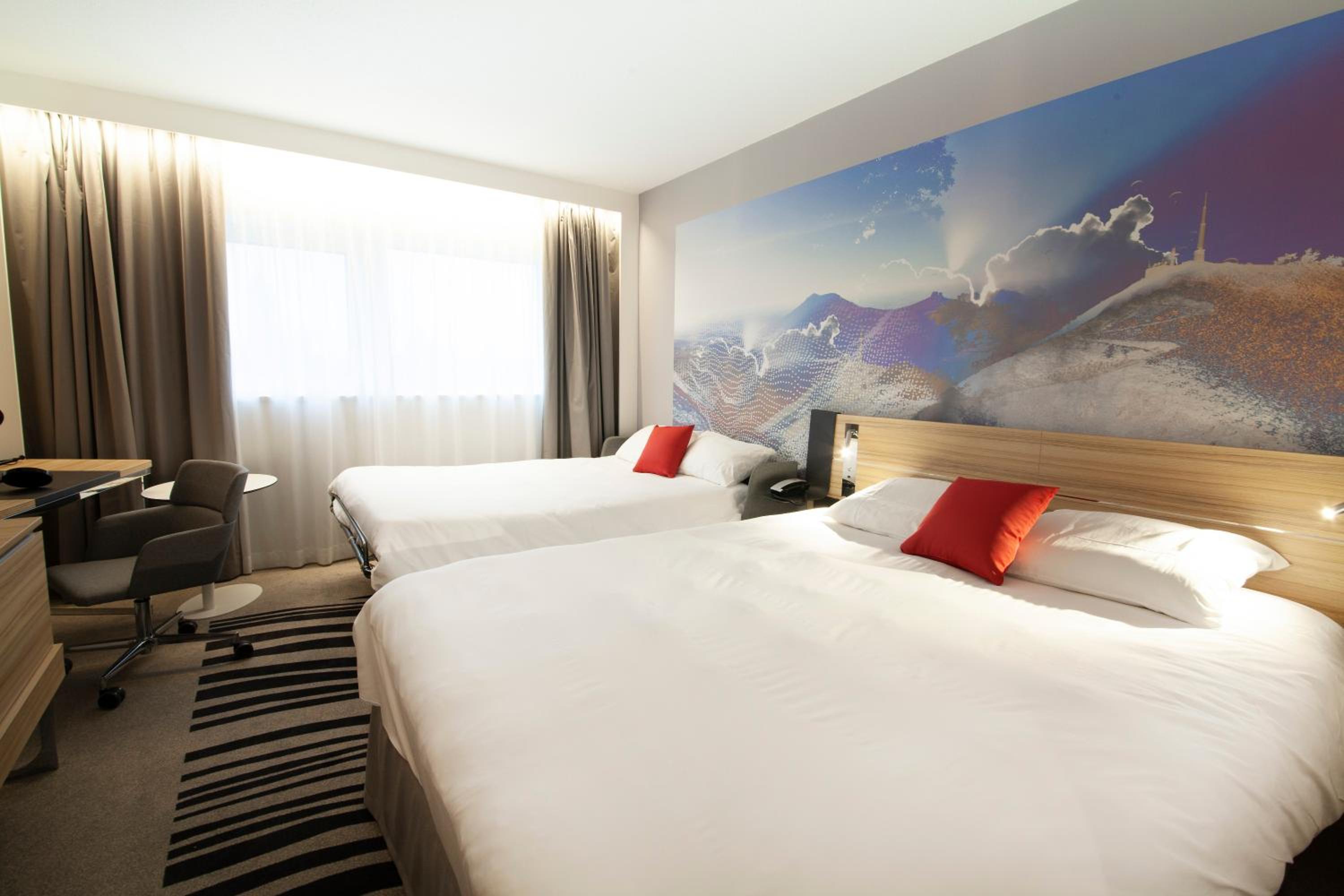 Superior Queen Room with Sofa Bed - Photo 2