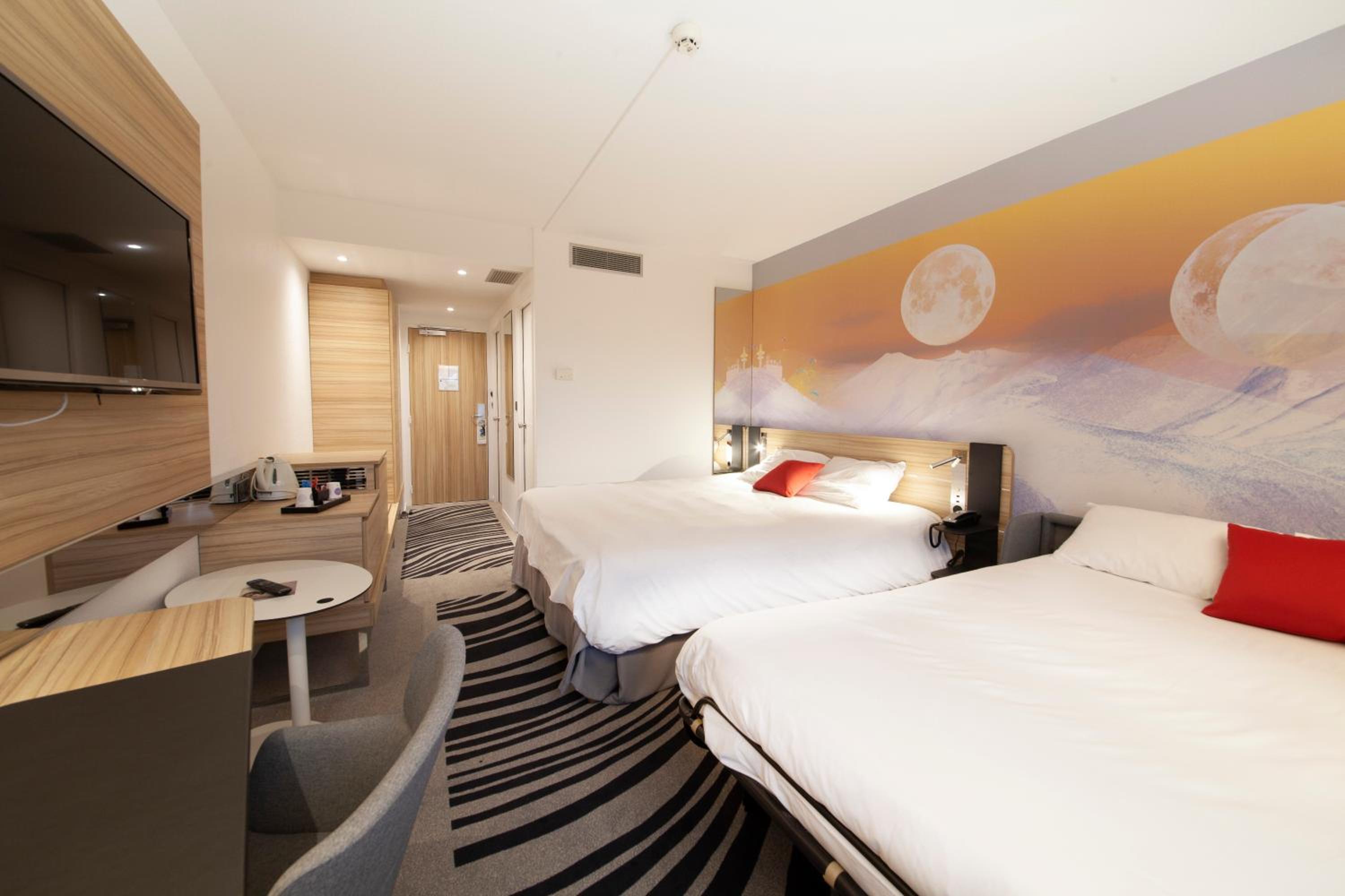 Superior Queen Room with Sofa Bed - Photo 3