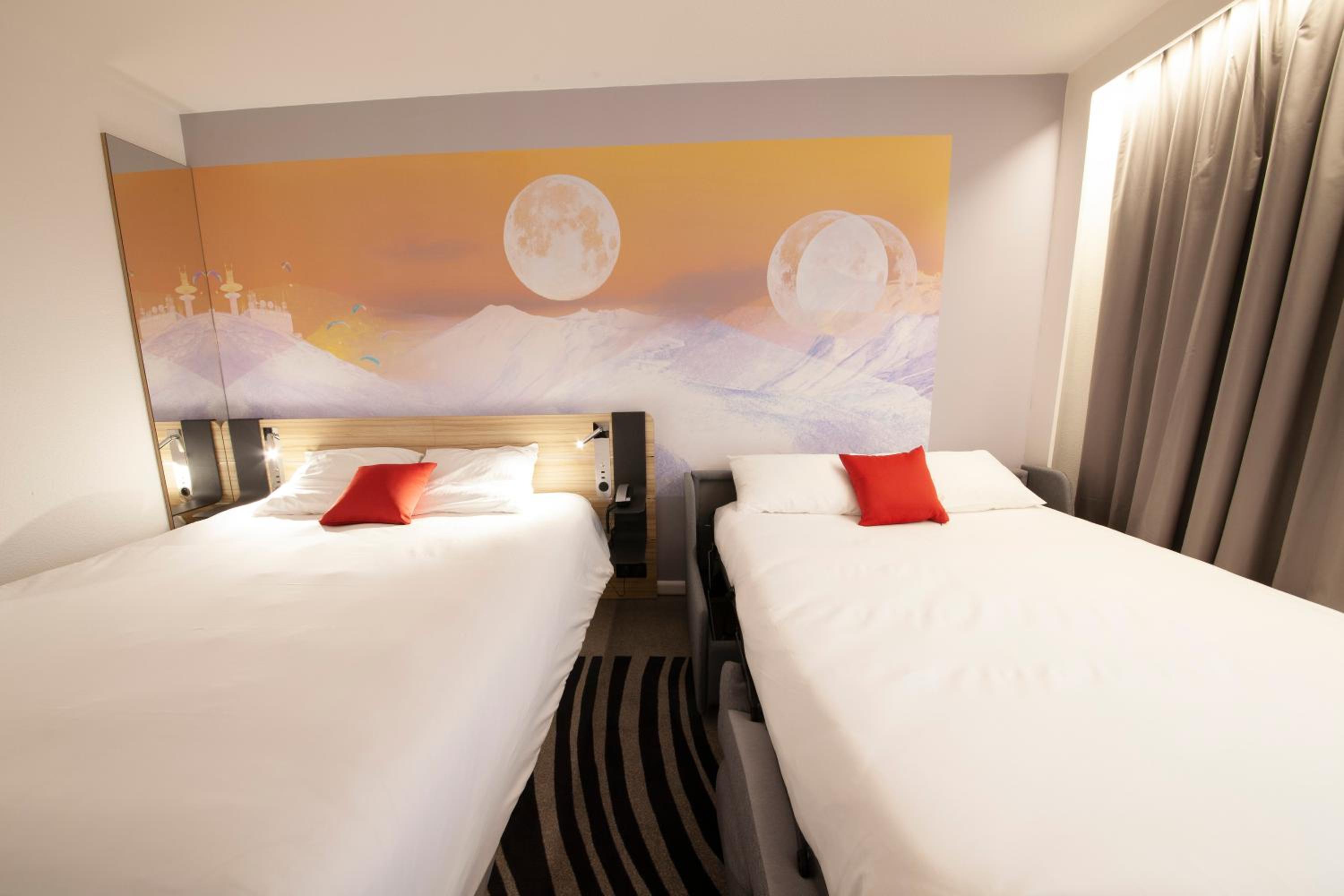 Superior Queen Room with Sofa Bed - Photo 4