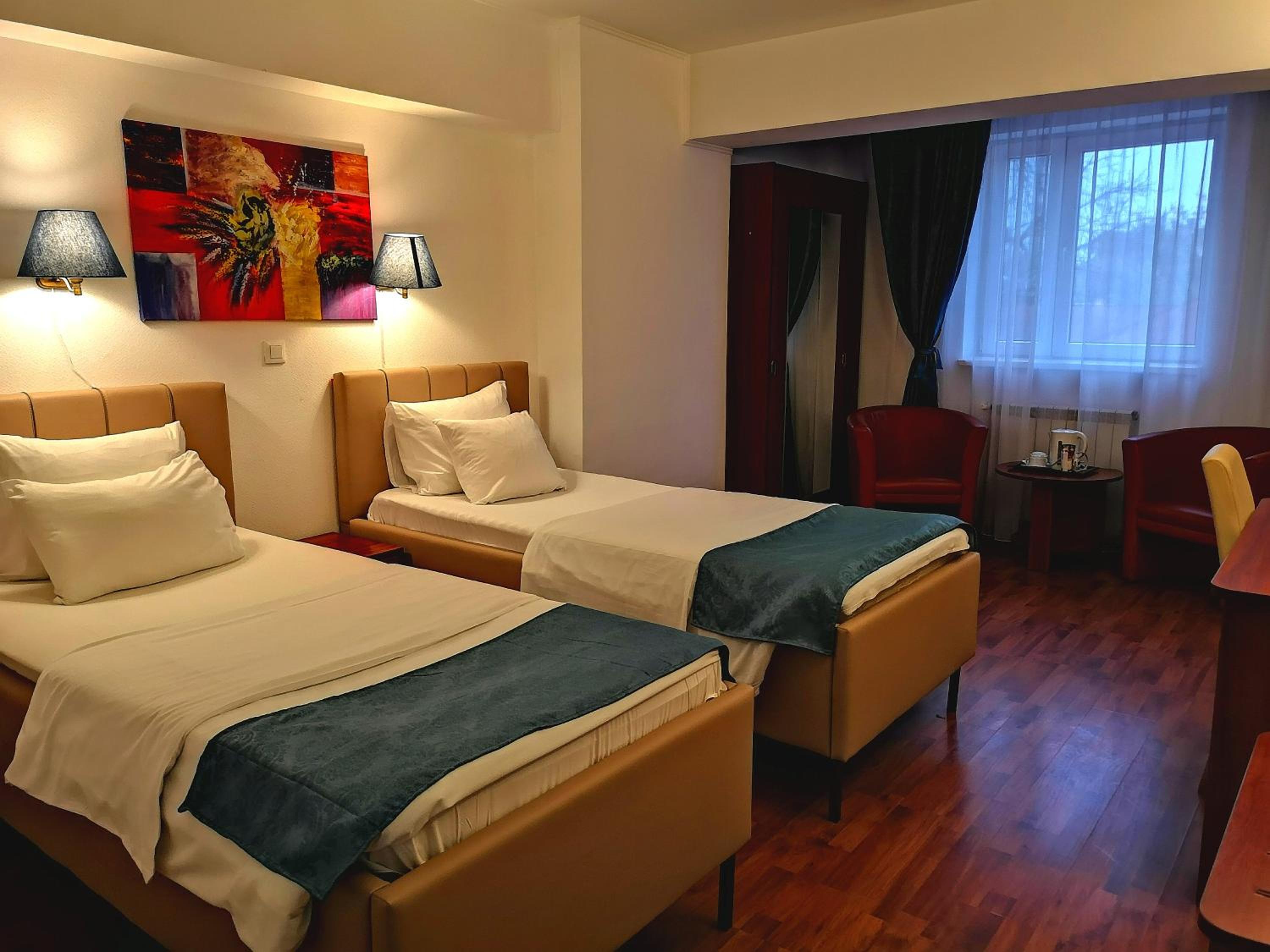 Standard Twin Room - Photo 1