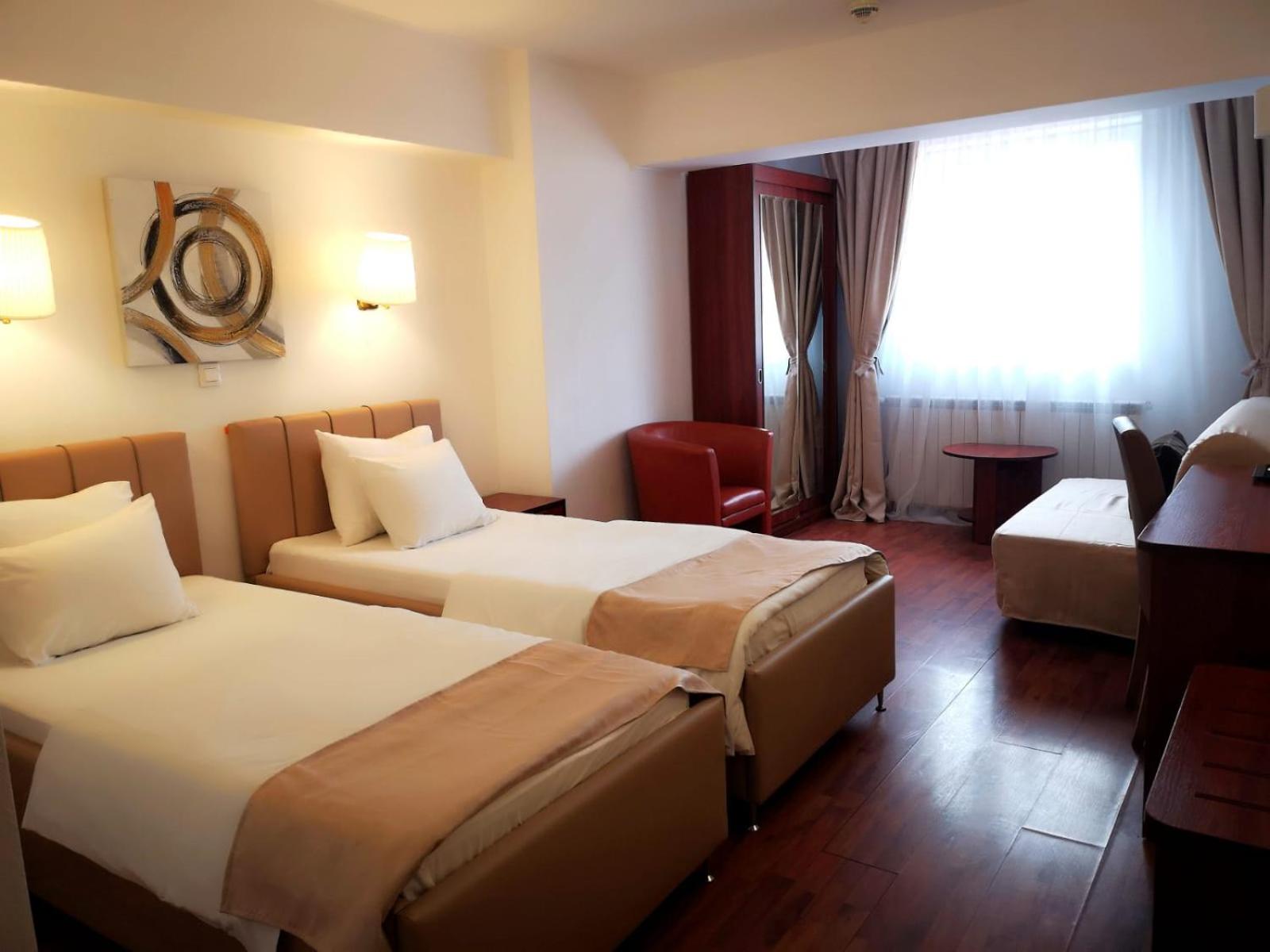 Standard Twin Room - Photo 9