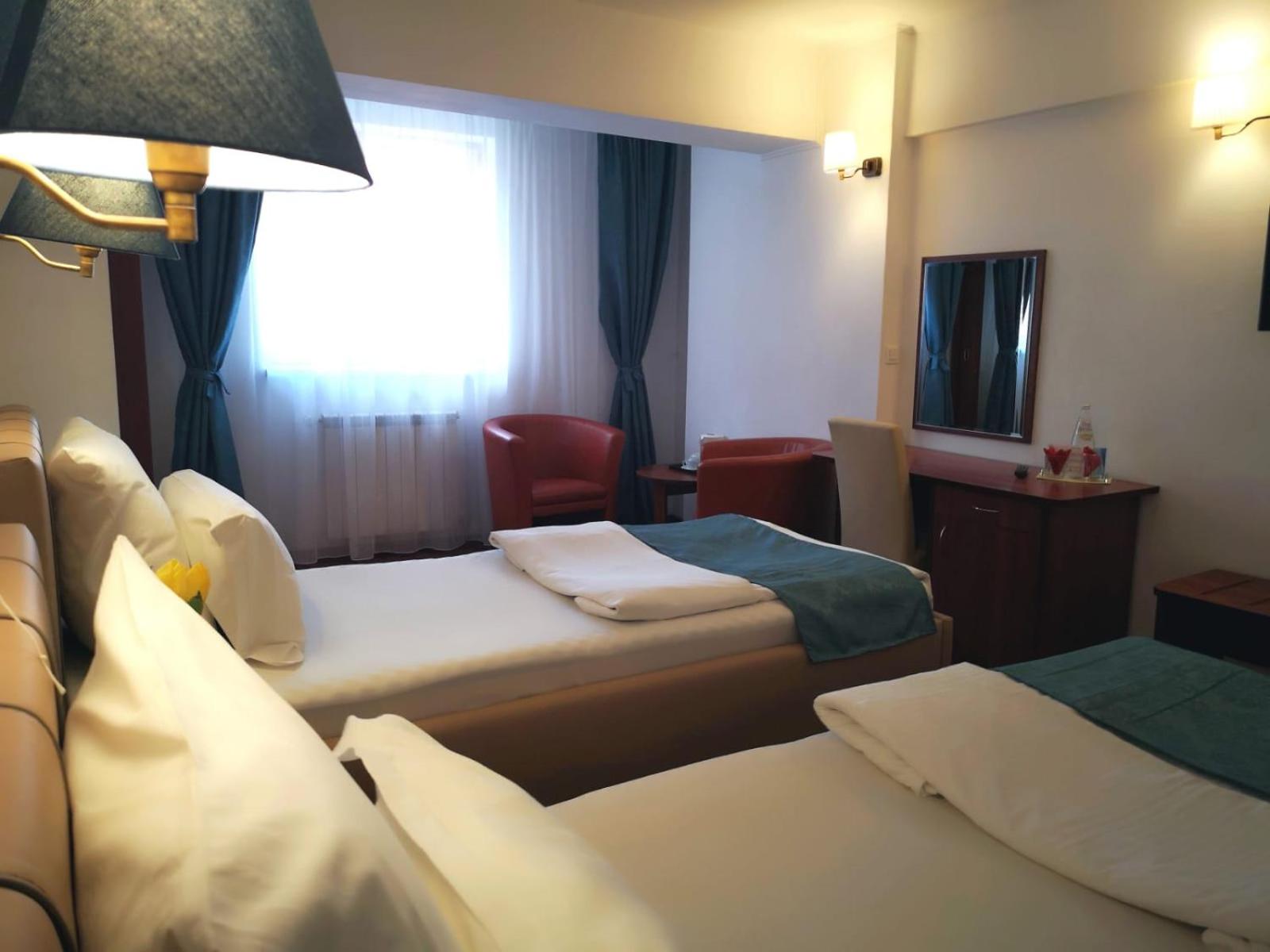 Standard Twin Room - Photo 10