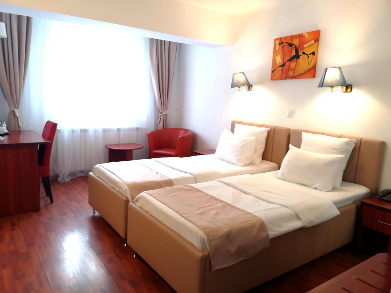 Standard Twin Room - Photo 11