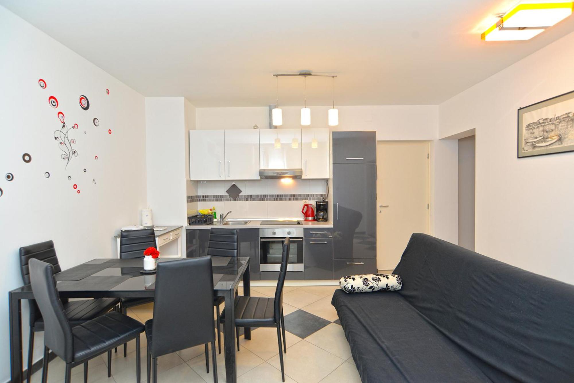 Apartment photo 2