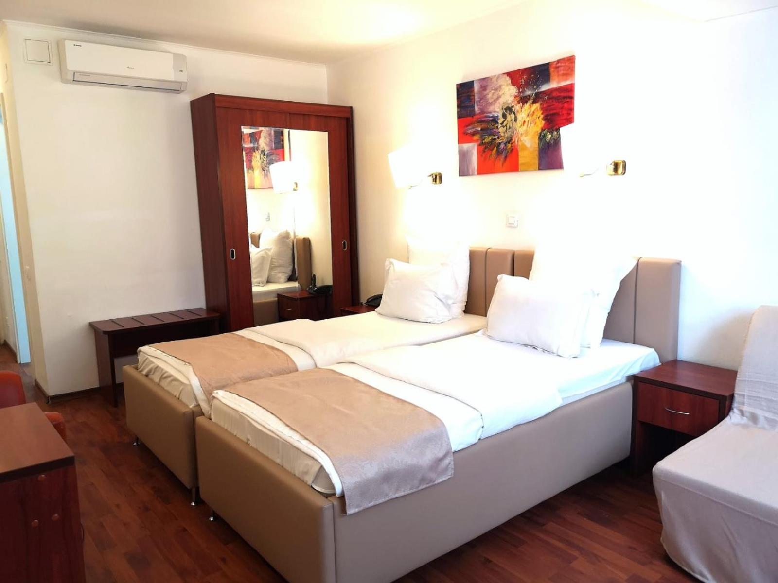 Standard Twin Room - Photo 2